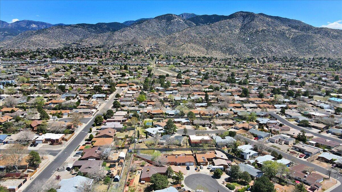3829 Valerie Place NE