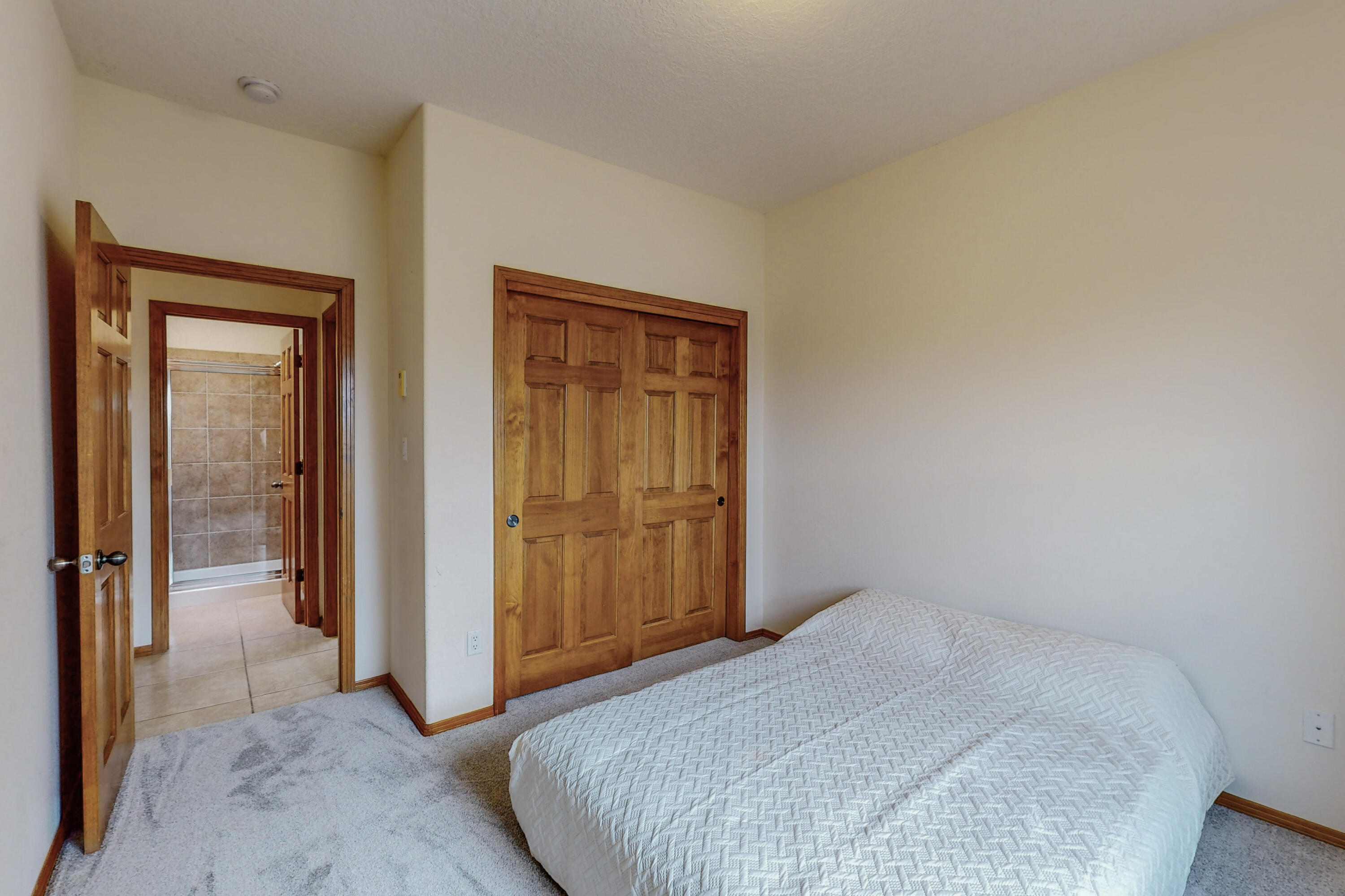 1305 45th Street NE