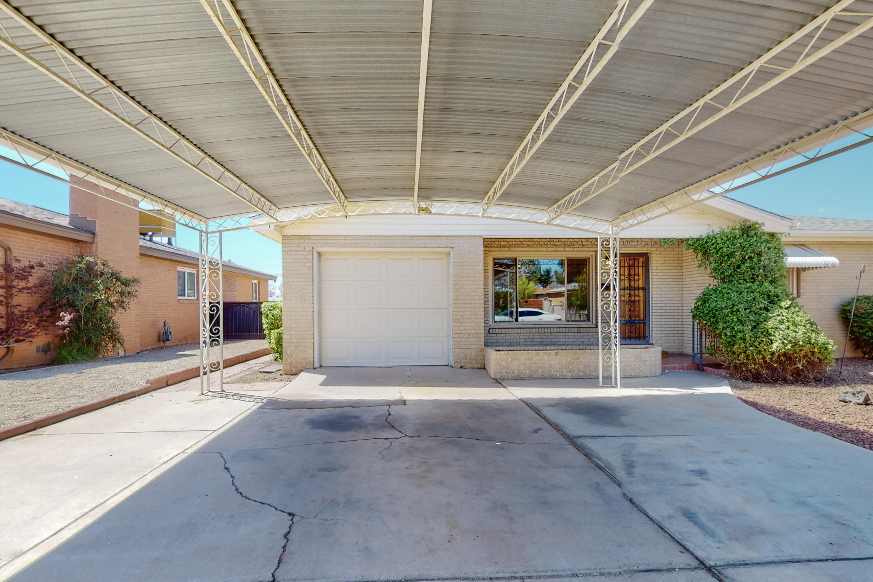 2713 Valencia Drive NE