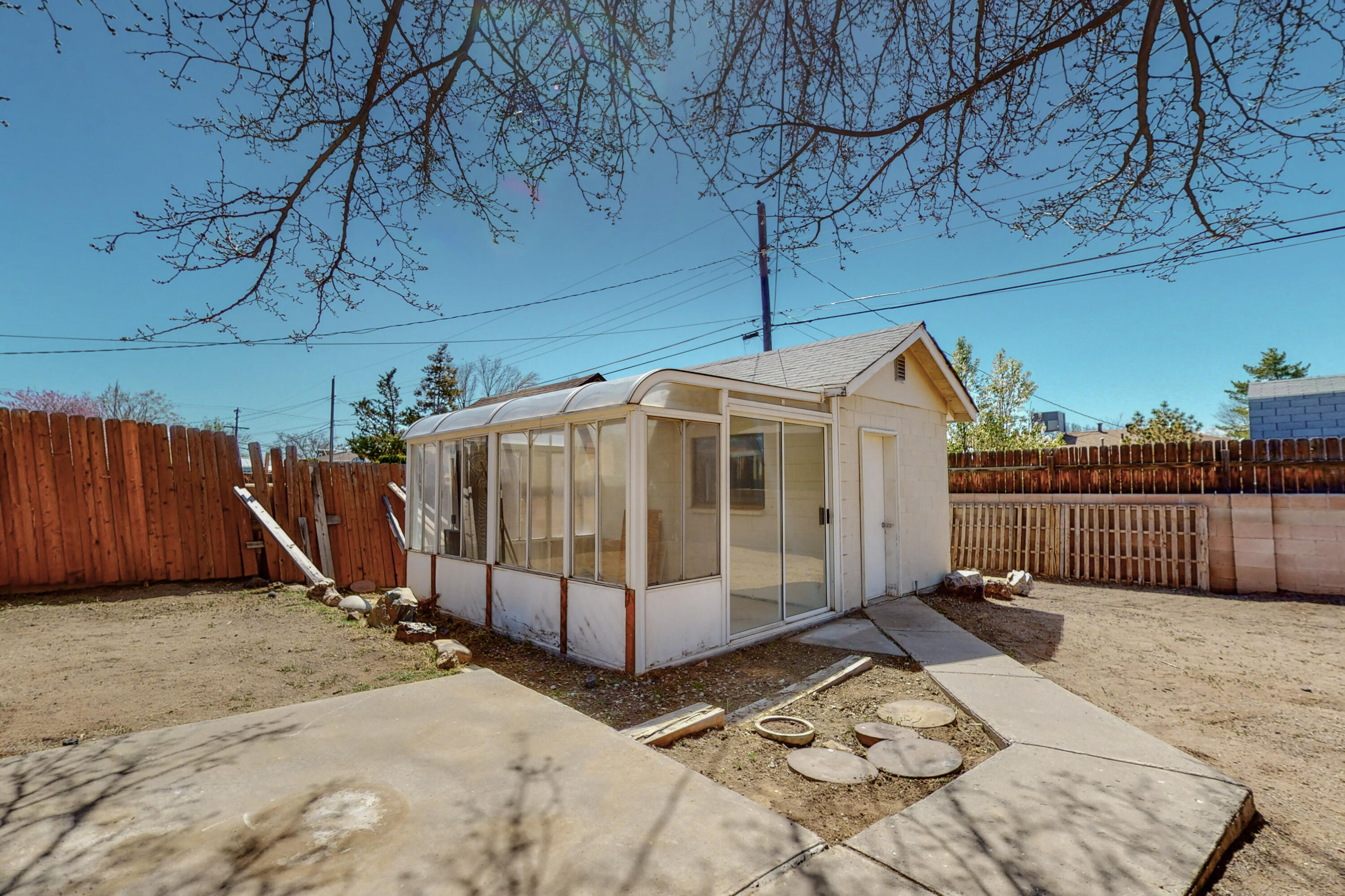 2713 Valencia Drive NE