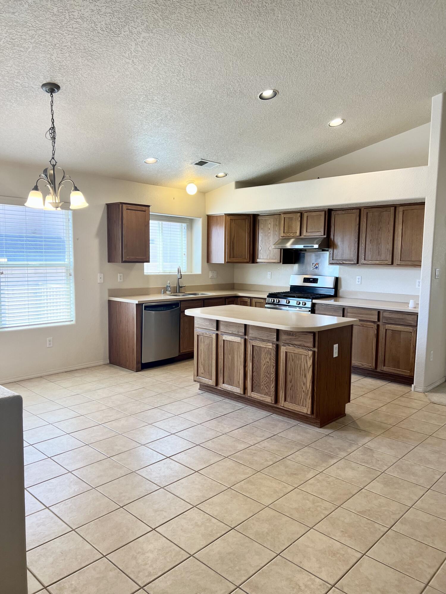 2212 Las Brisas Circle SE