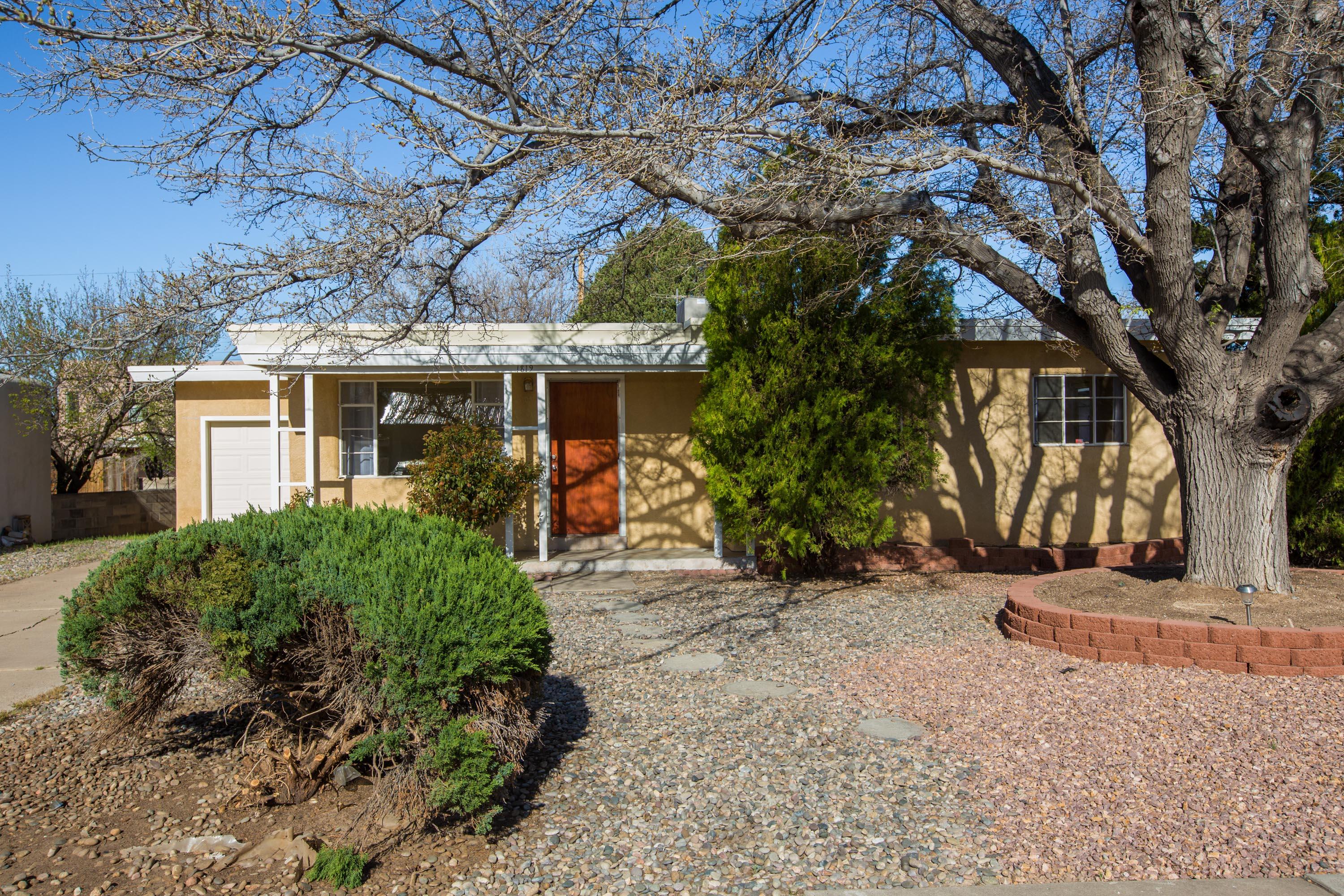 1819 Aliso Drive NE
