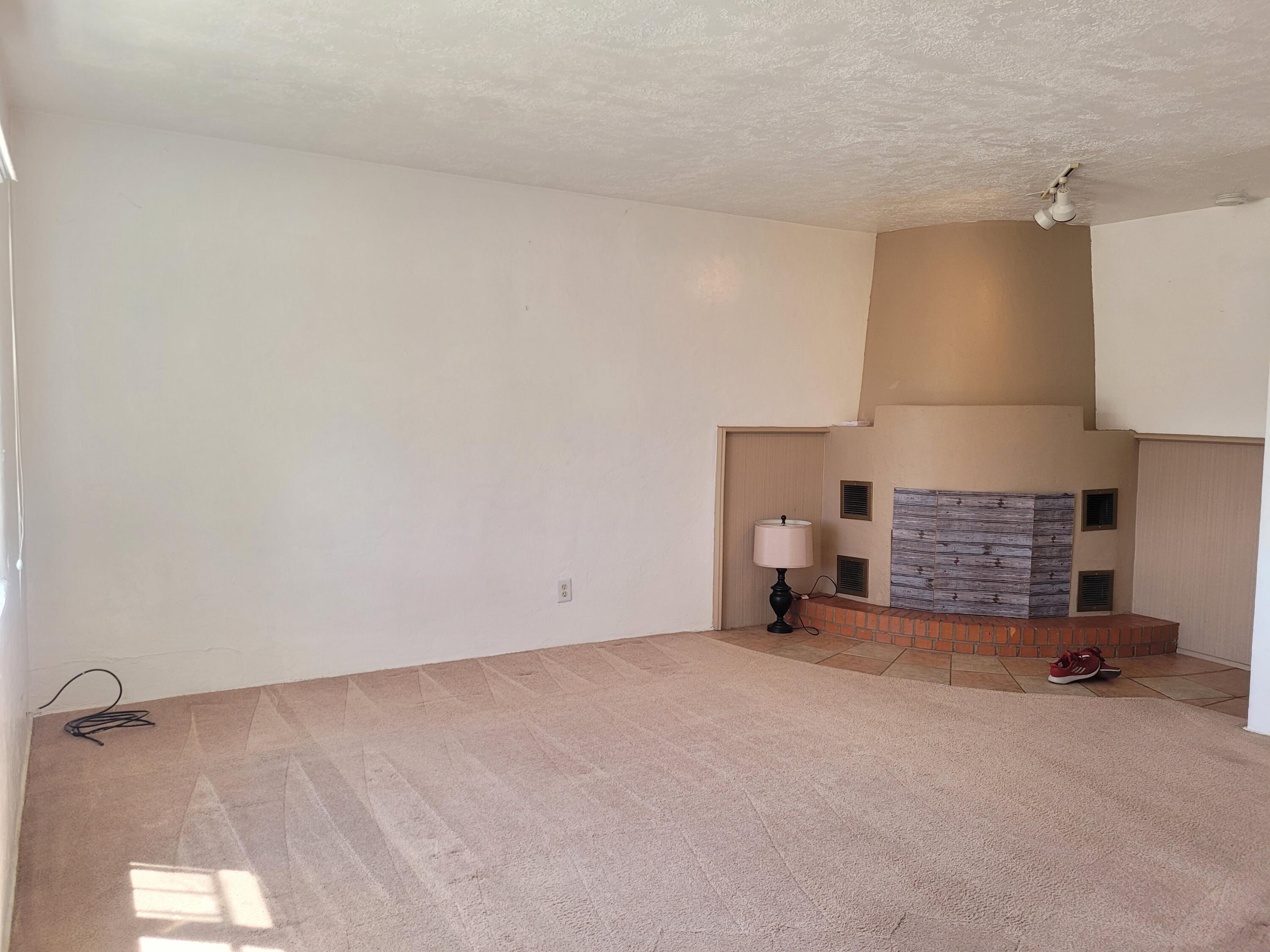 7521 Euclid Avenue NE