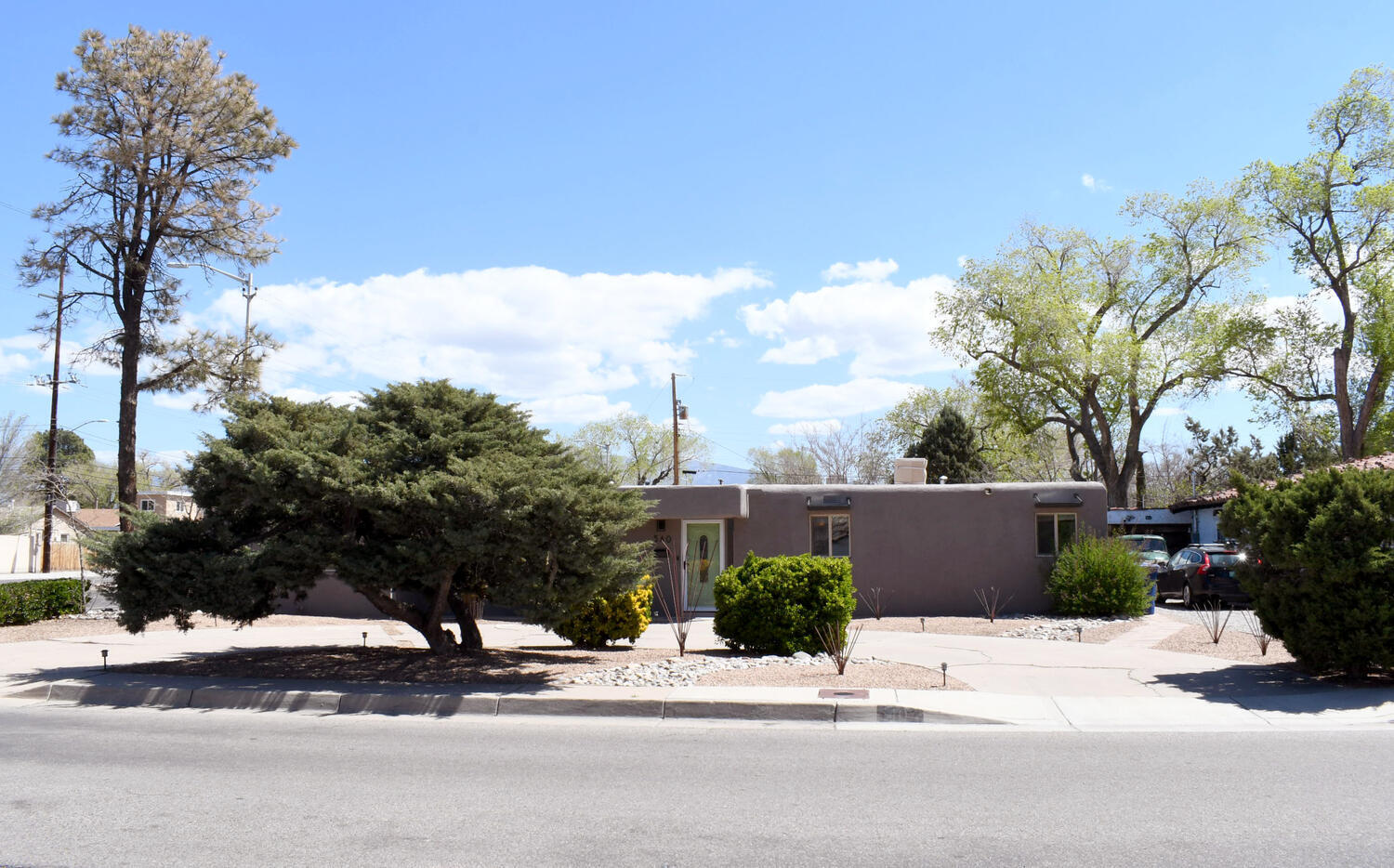 540 Hermosa Drive NE