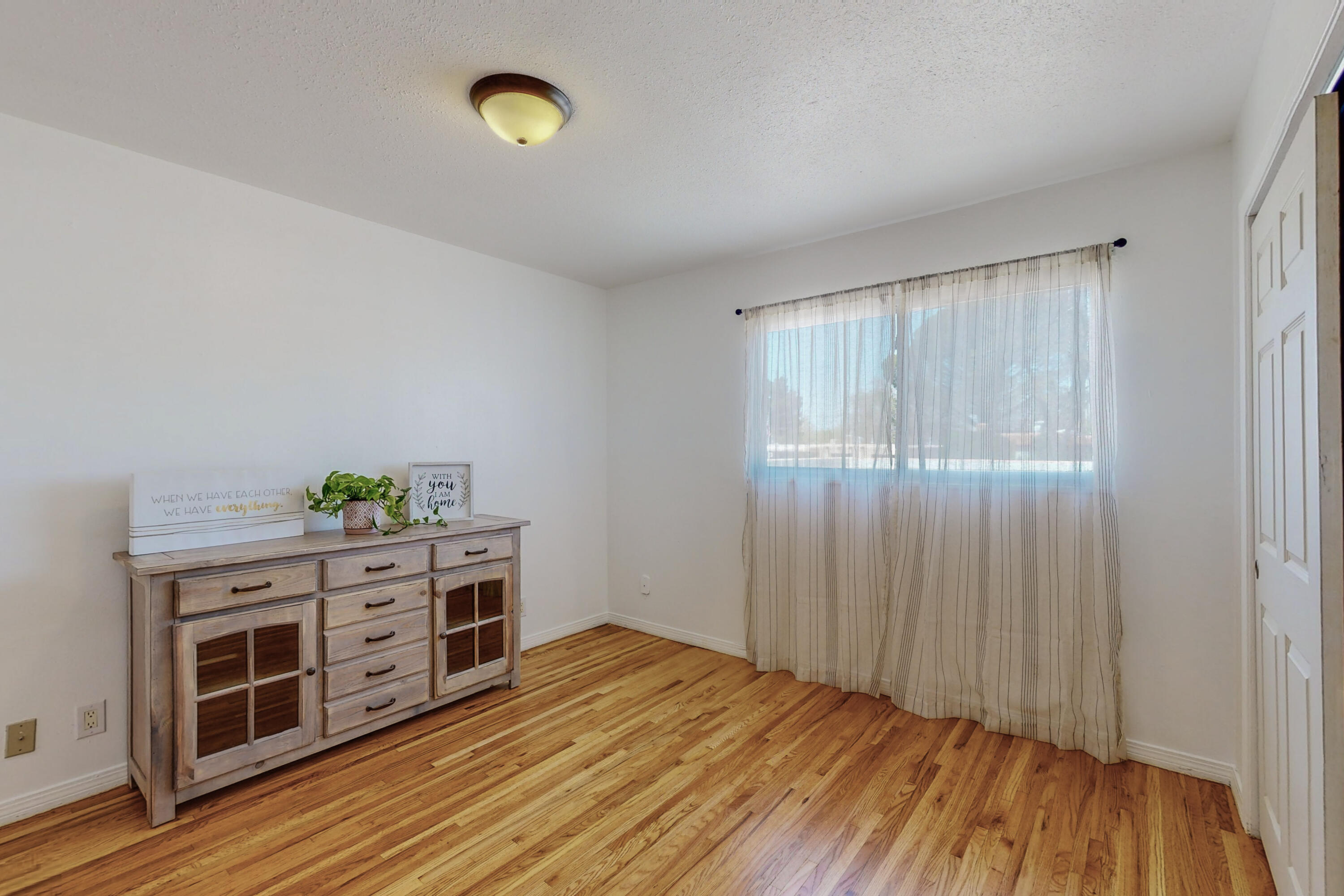 11016 Phoenix Avenue NE