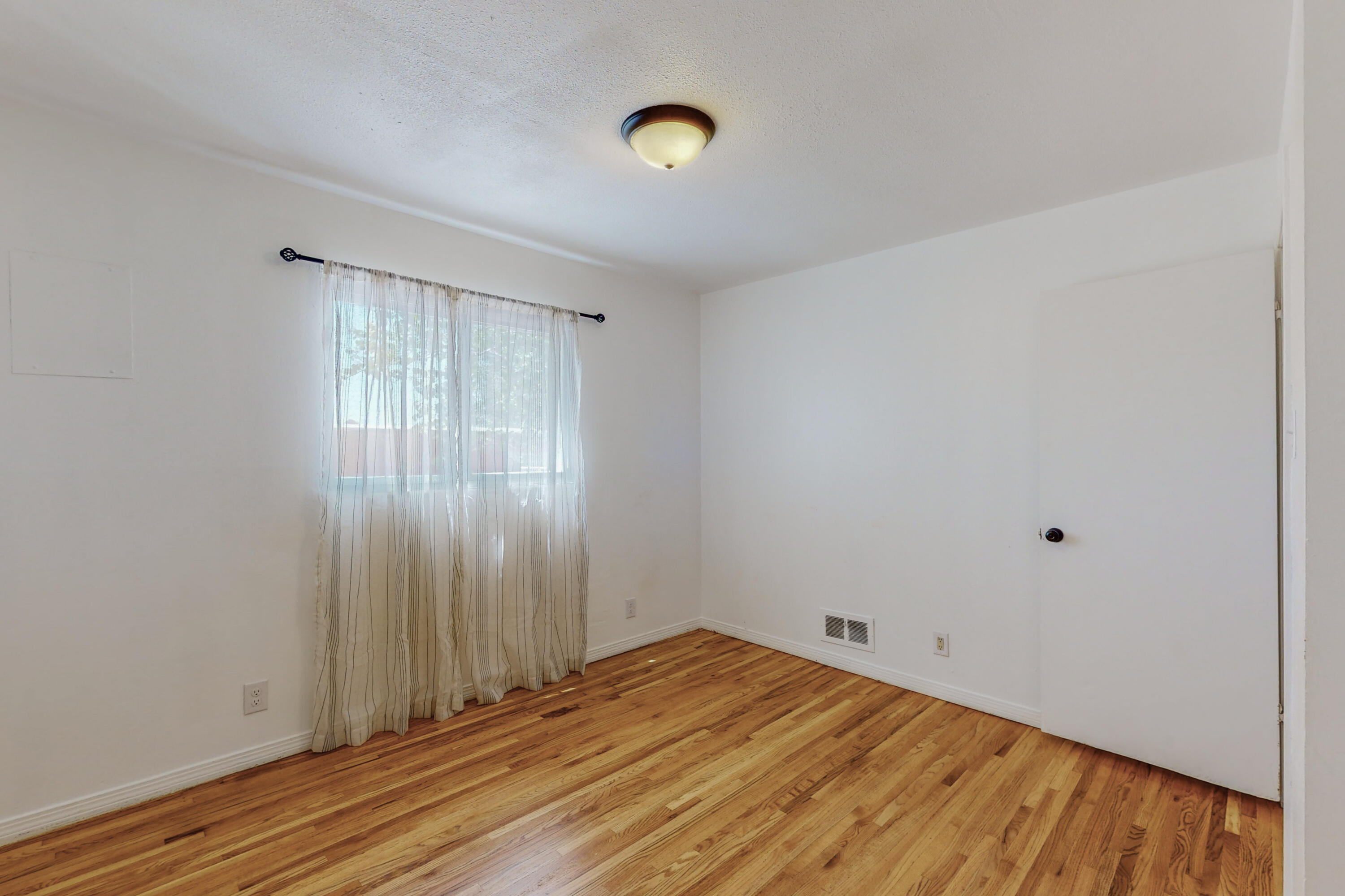 11016 Phoenix Avenue NE