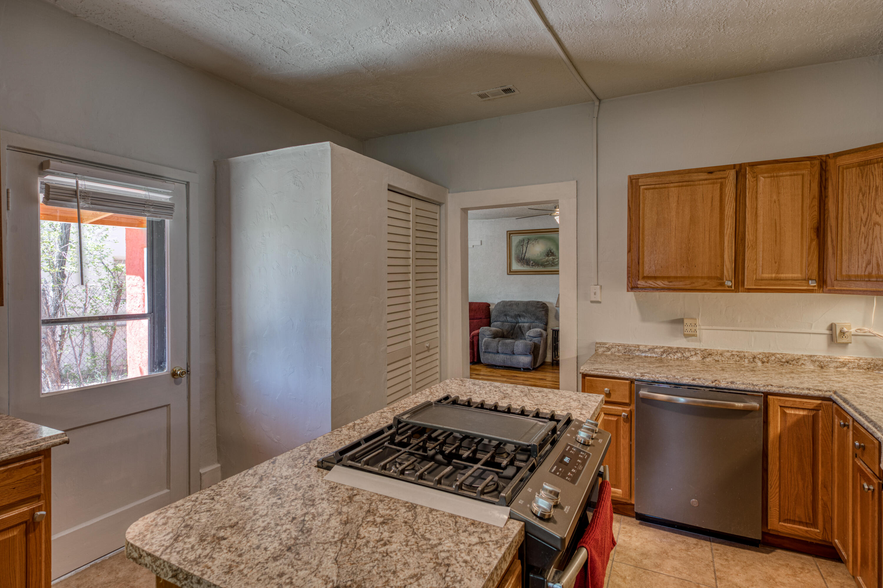 602 W Highland Avenue