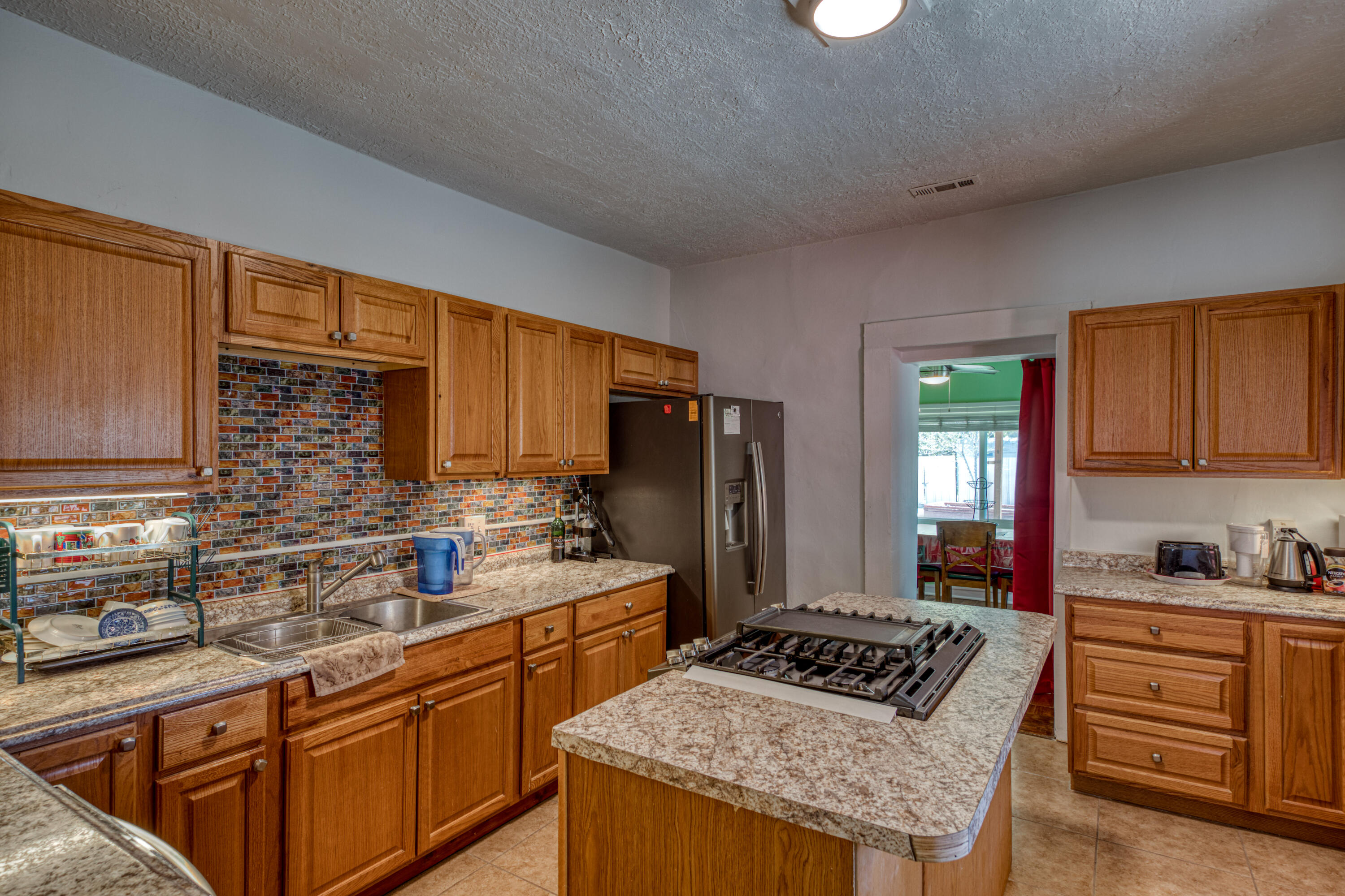 602 W Highland Avenue