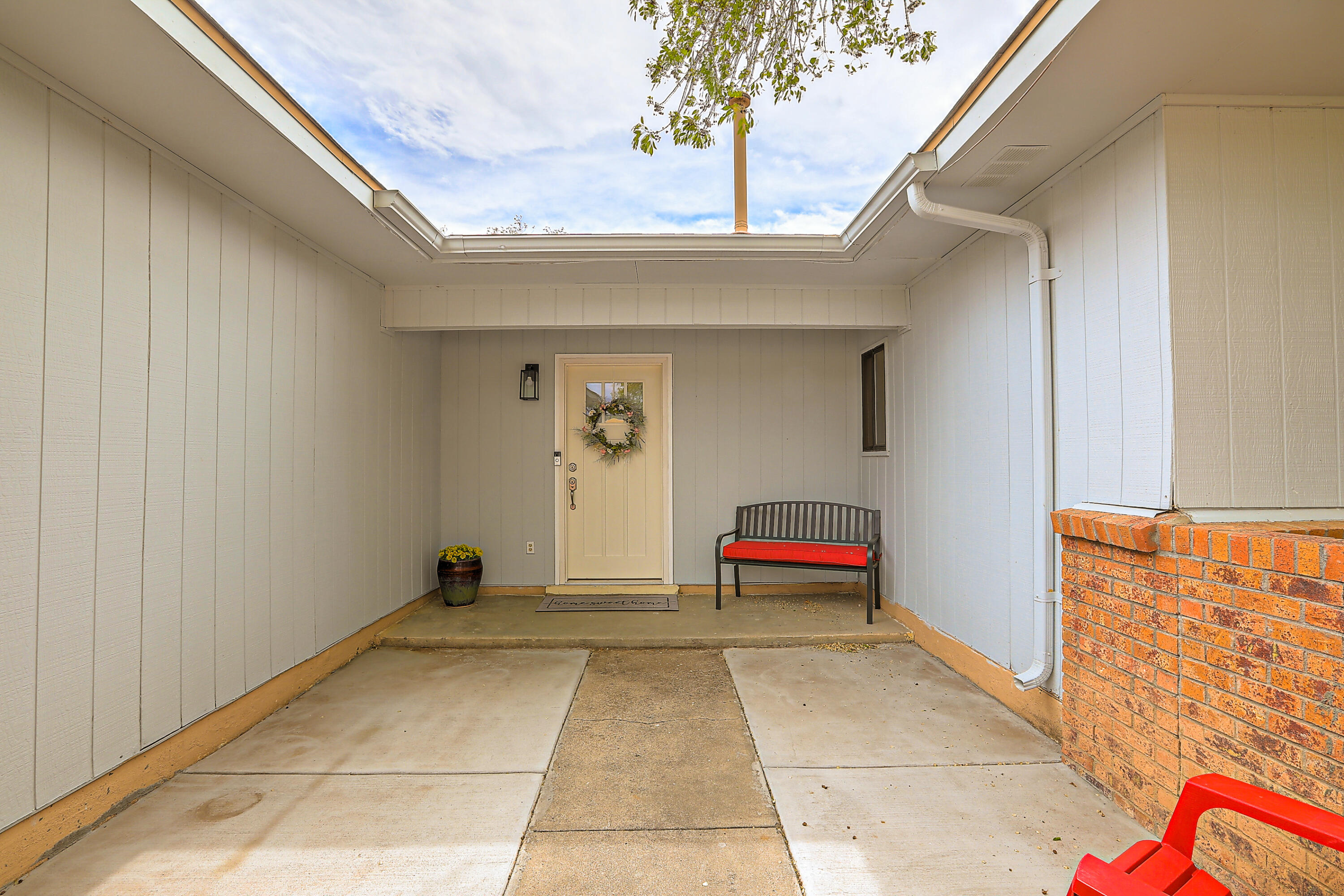 8808 Old Glory Court NE