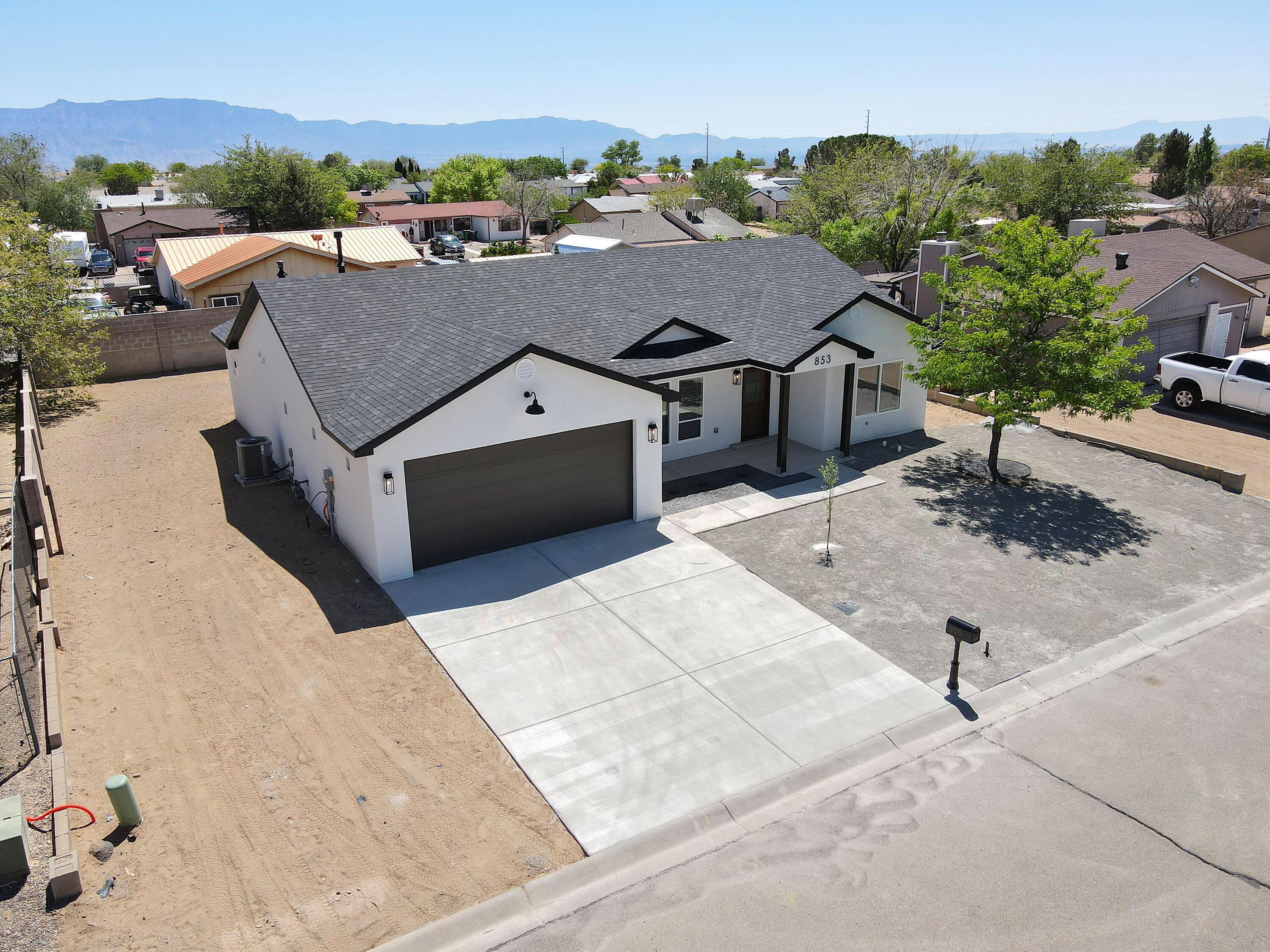 853 Fraser Drive SE