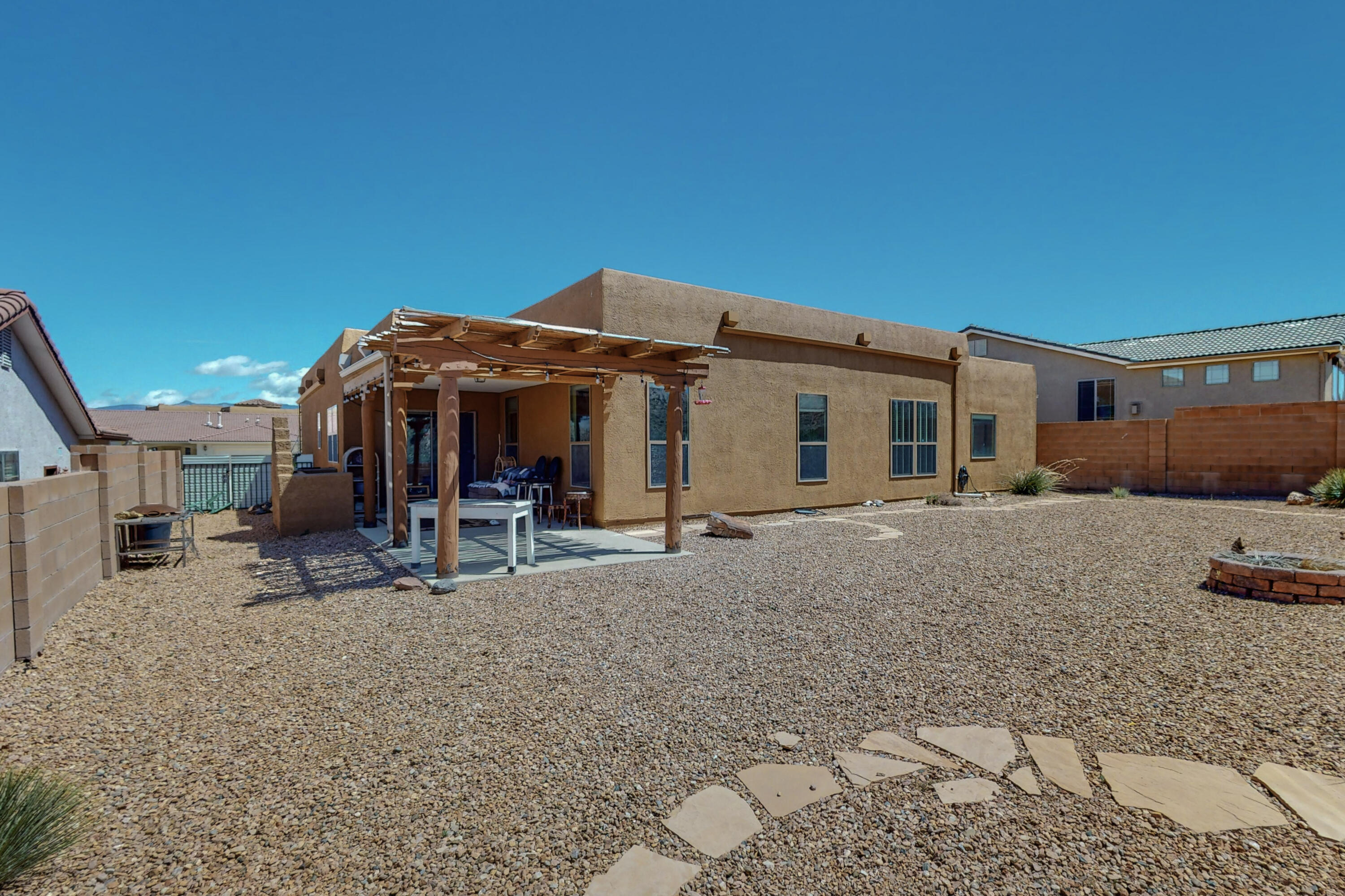 861 Loma Pinon Loop NE
