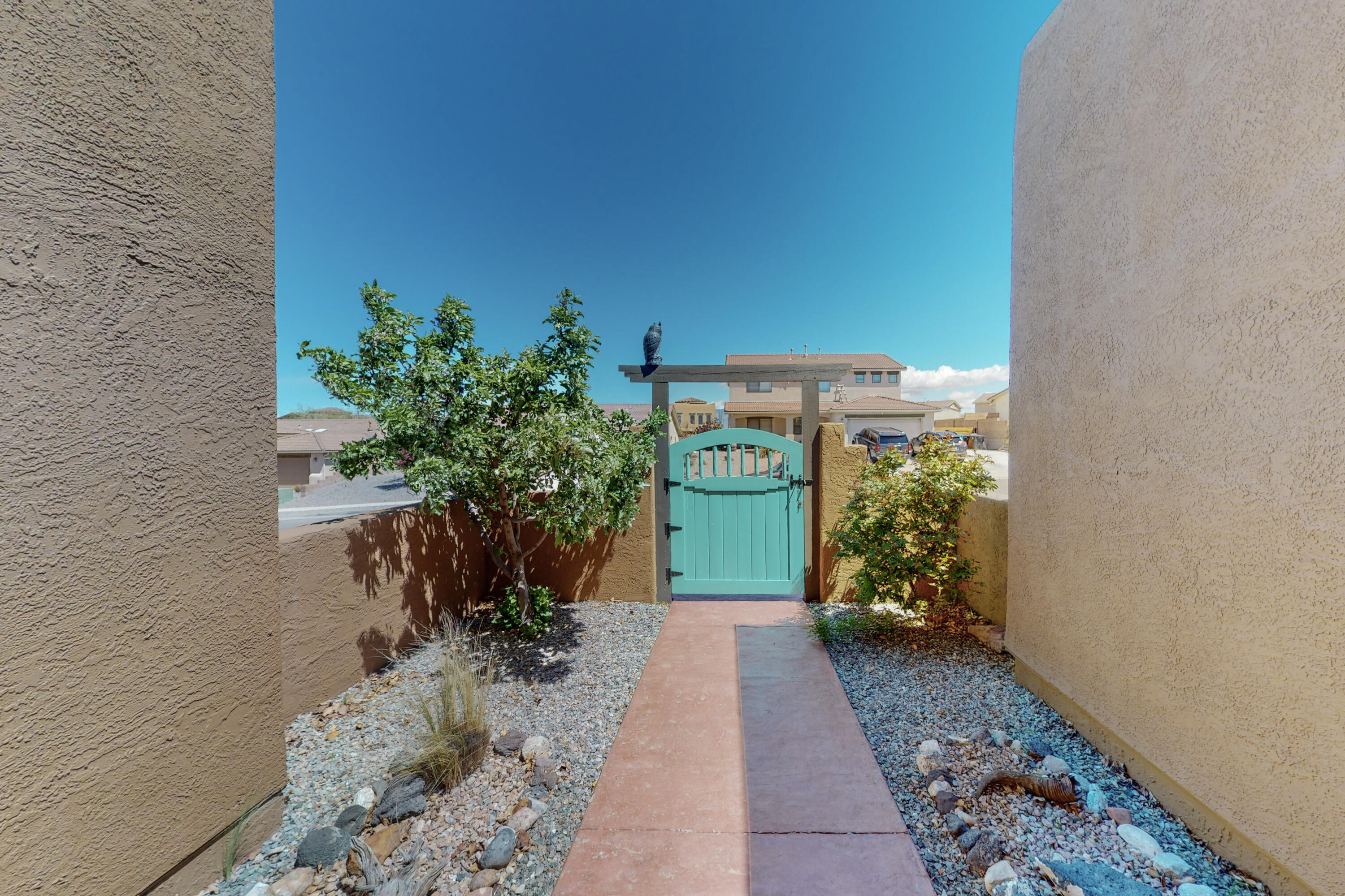 861 Loma Pinon Loop NE