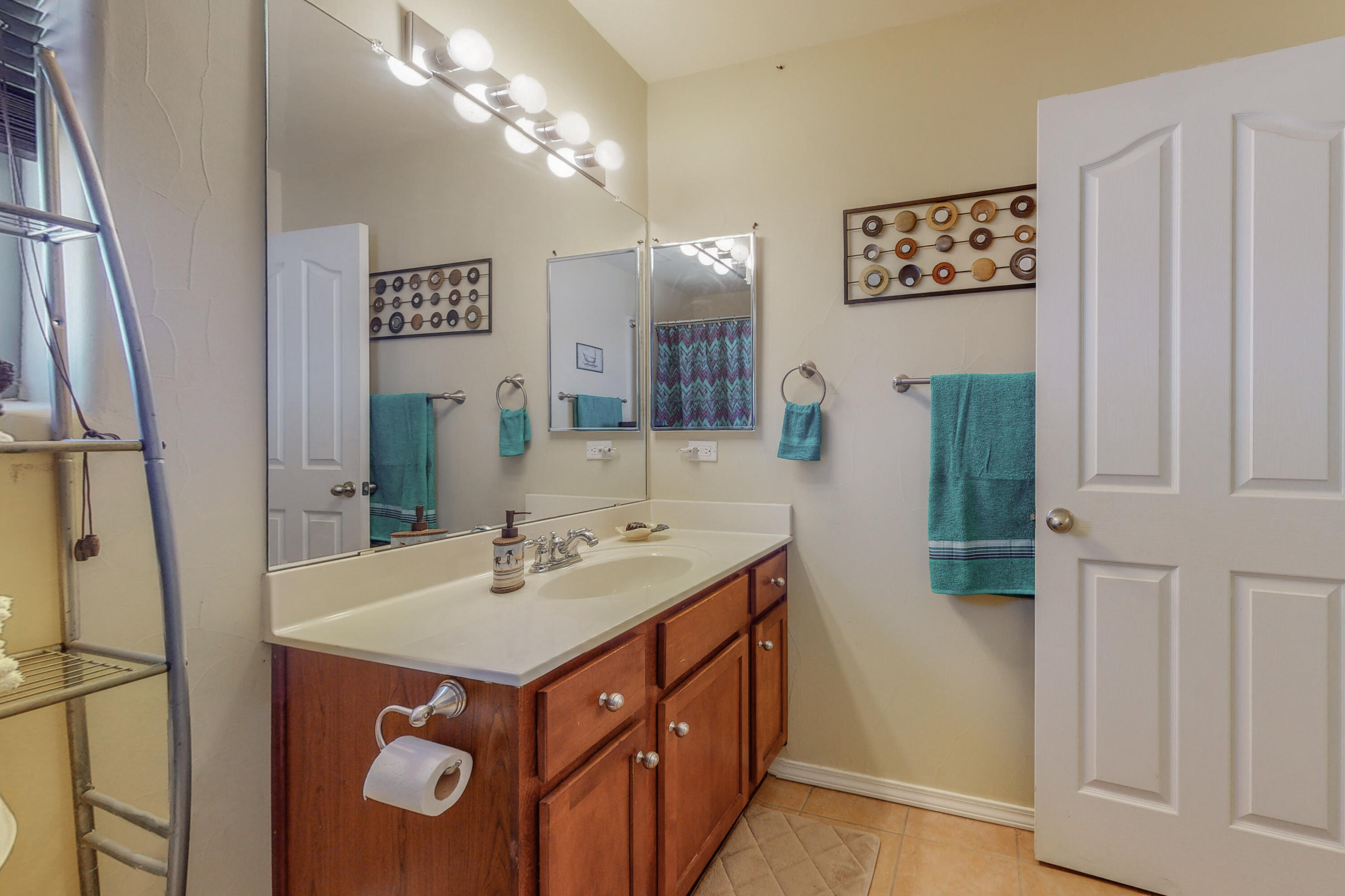 861 Loma Pinon Loop NE