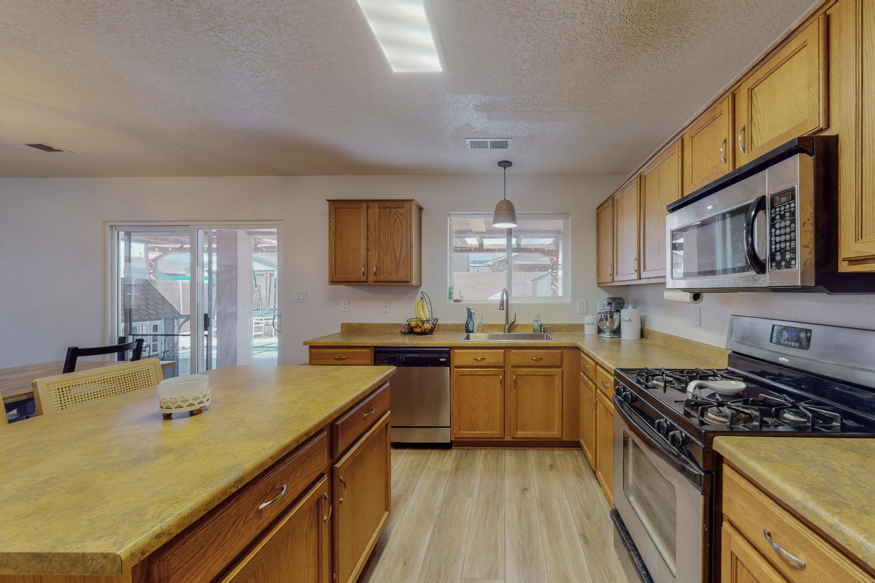 1017 Desert Paintbrush Loop NE