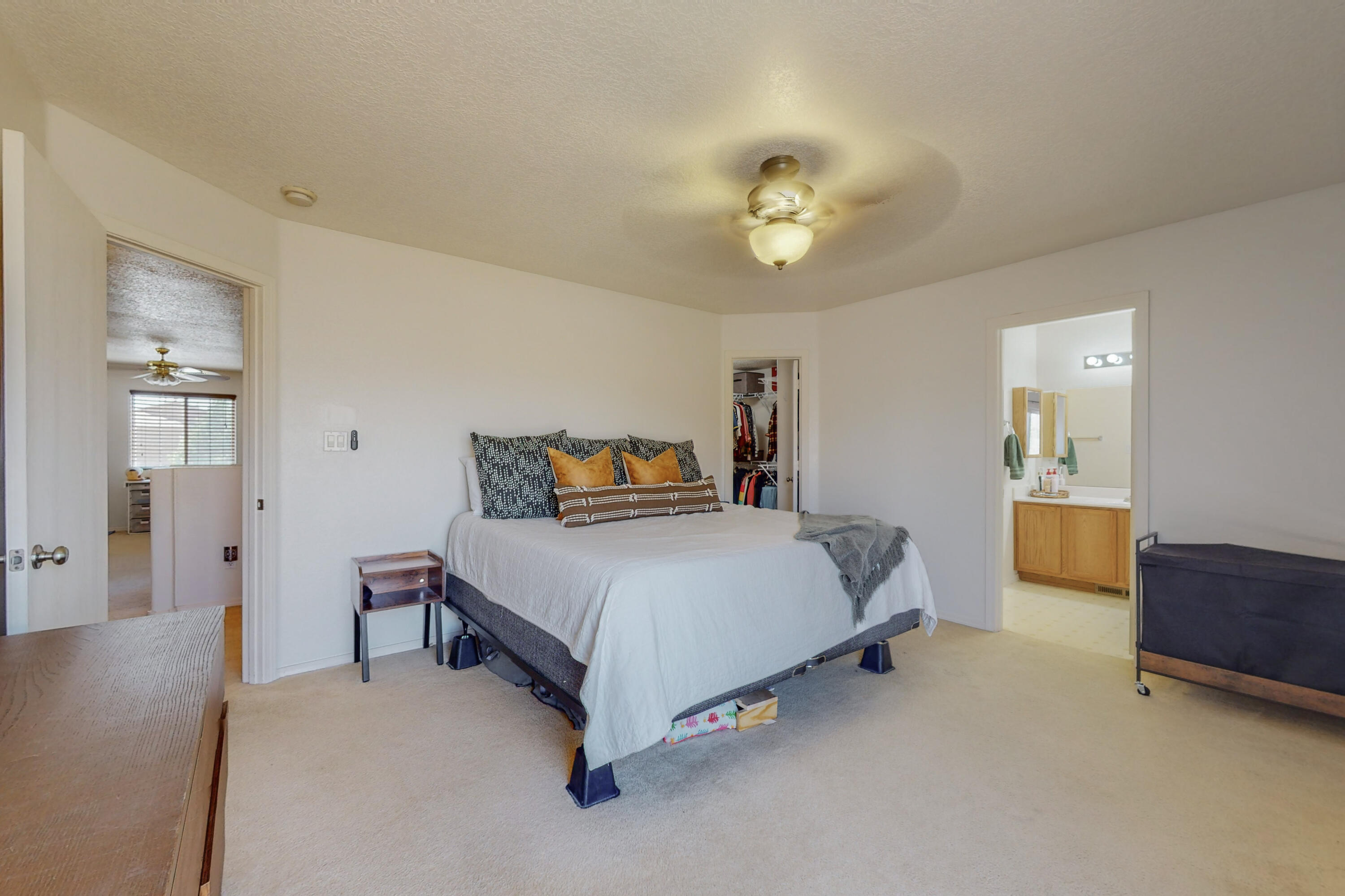 1017 Desert Paintbrush Loop NE