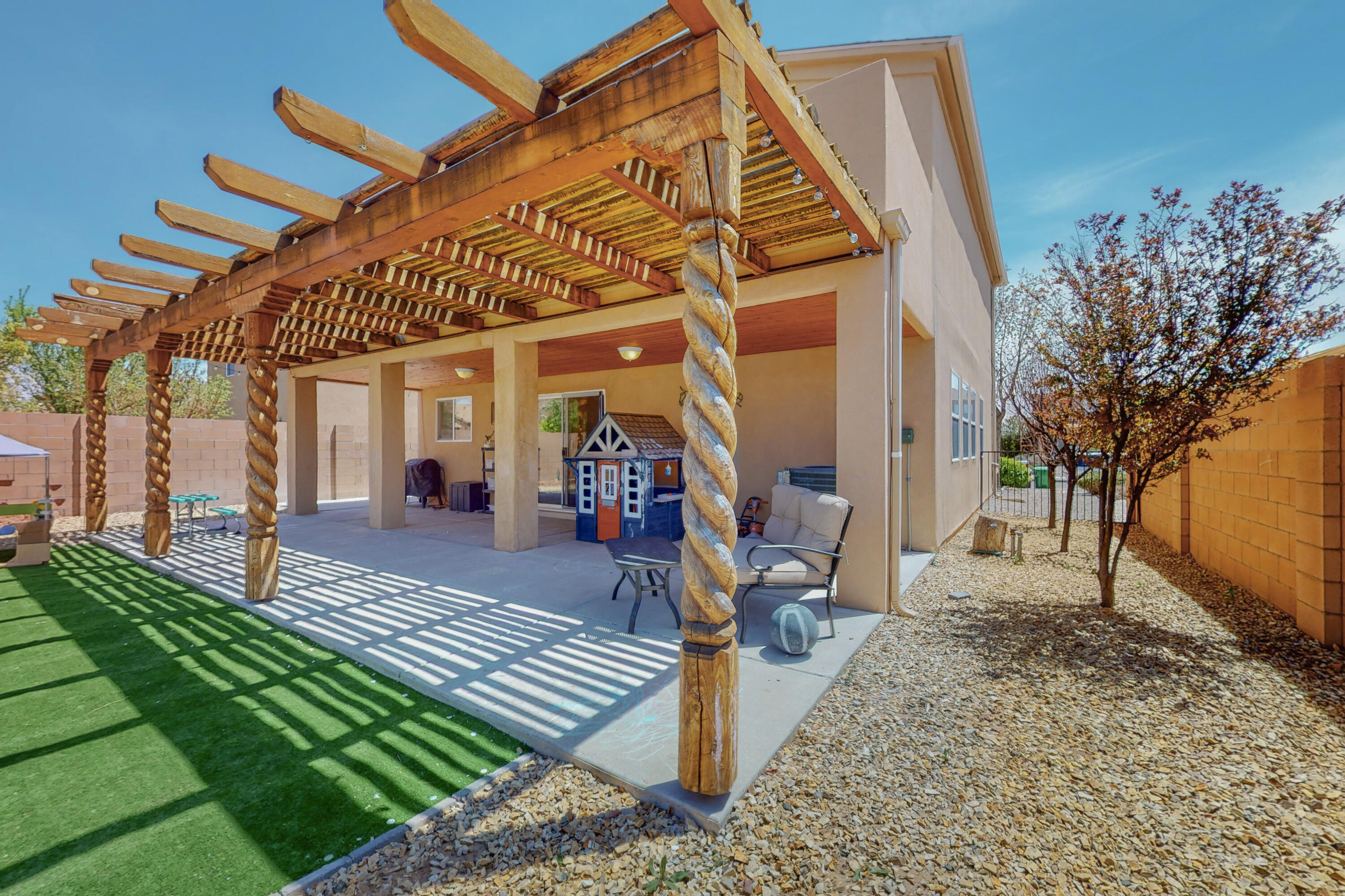 1017 Desert Paintbrush Loop NE