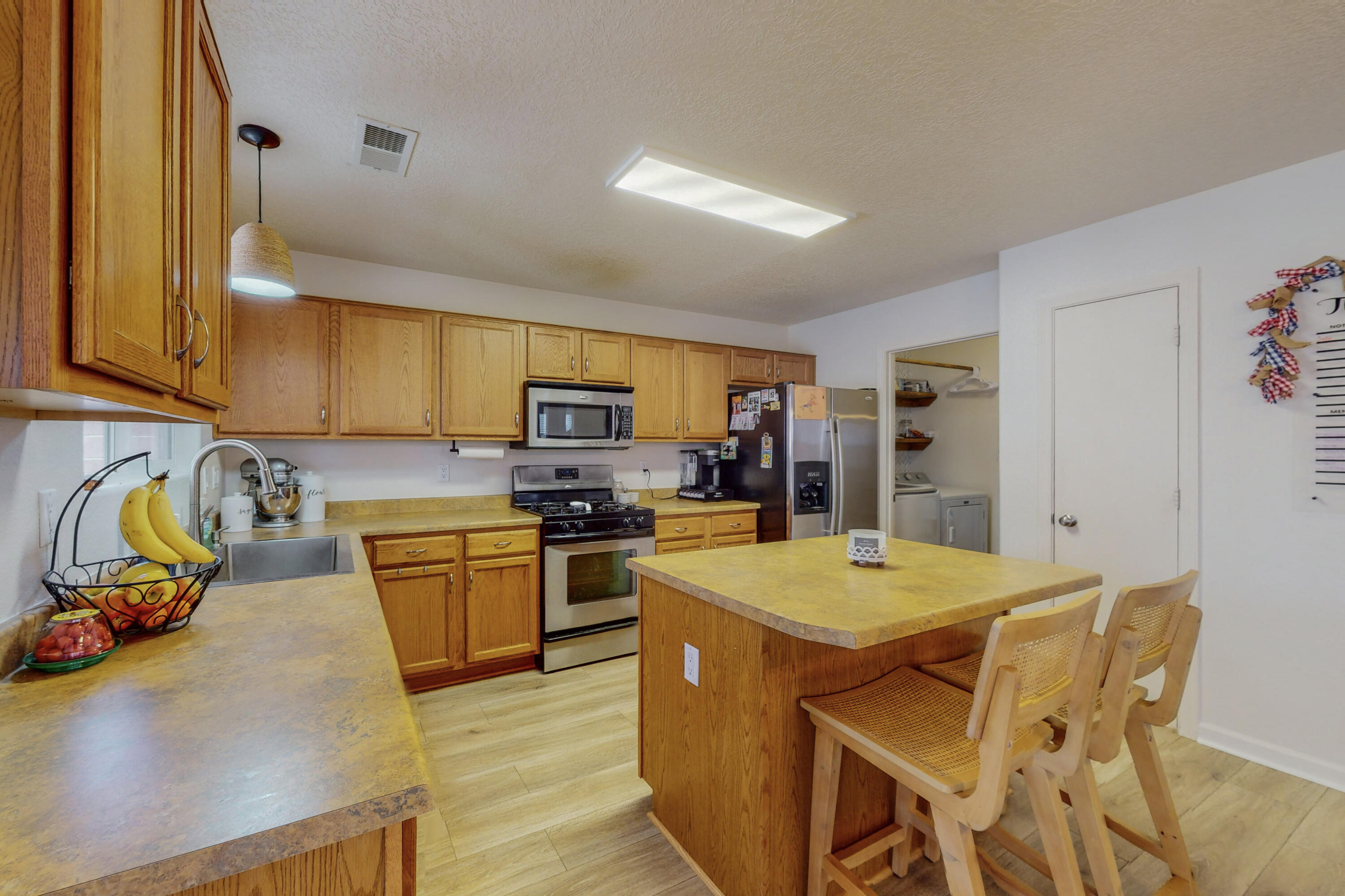 1017 Desert Paintbrush Loop NE