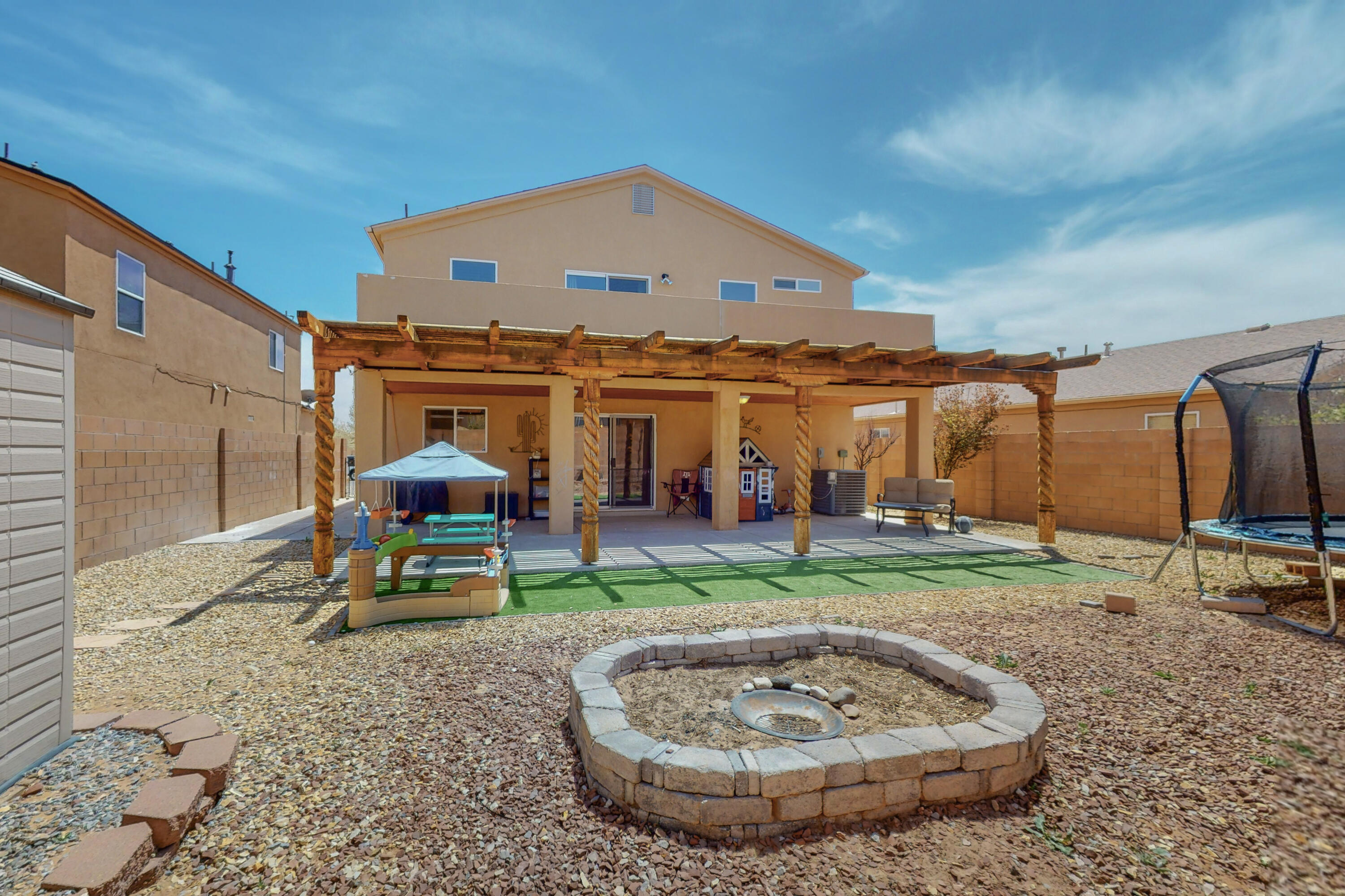1017 Desert Paintbrush Loop NE