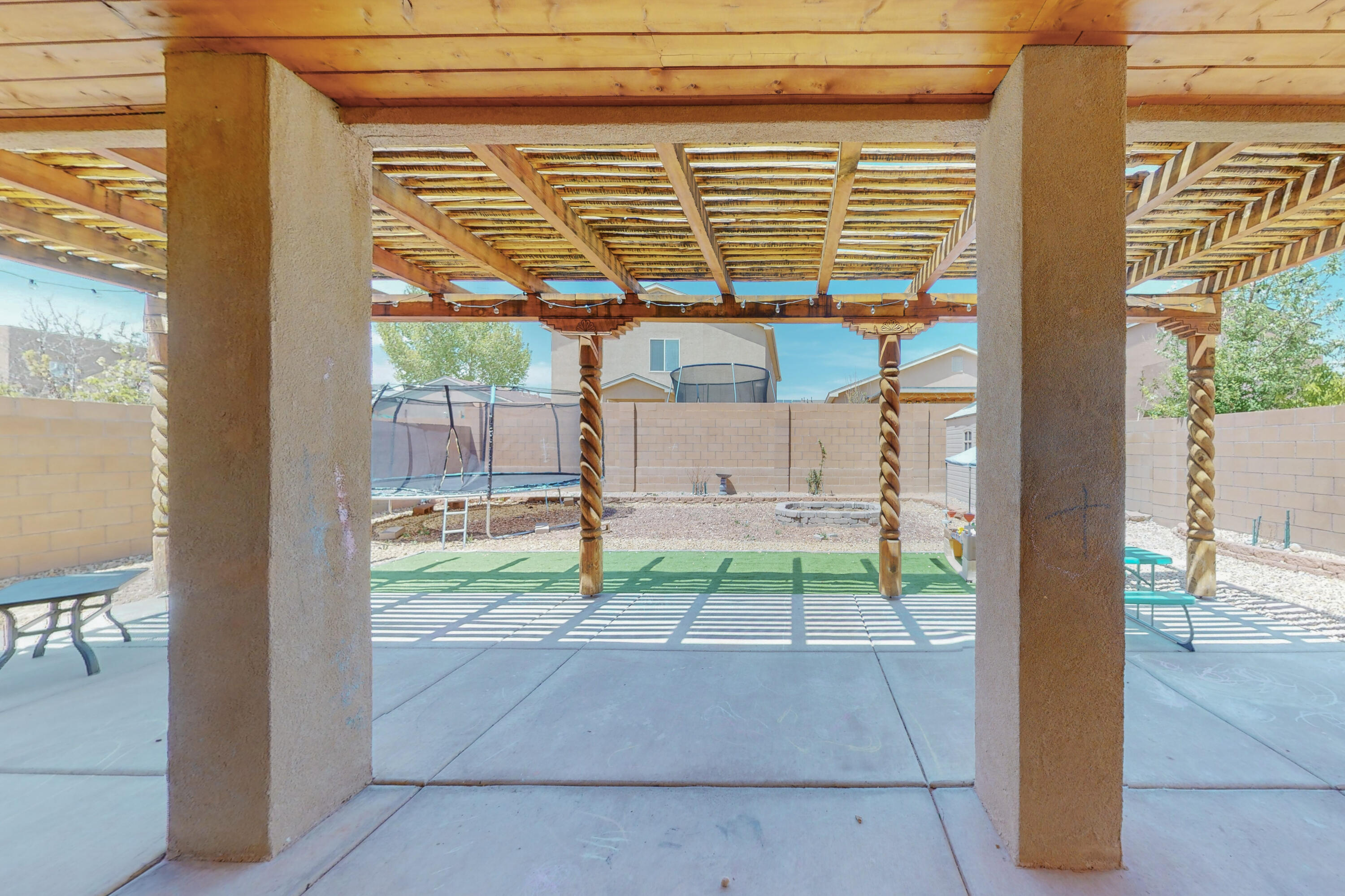 1017 Desert Paintbrush Loop NE