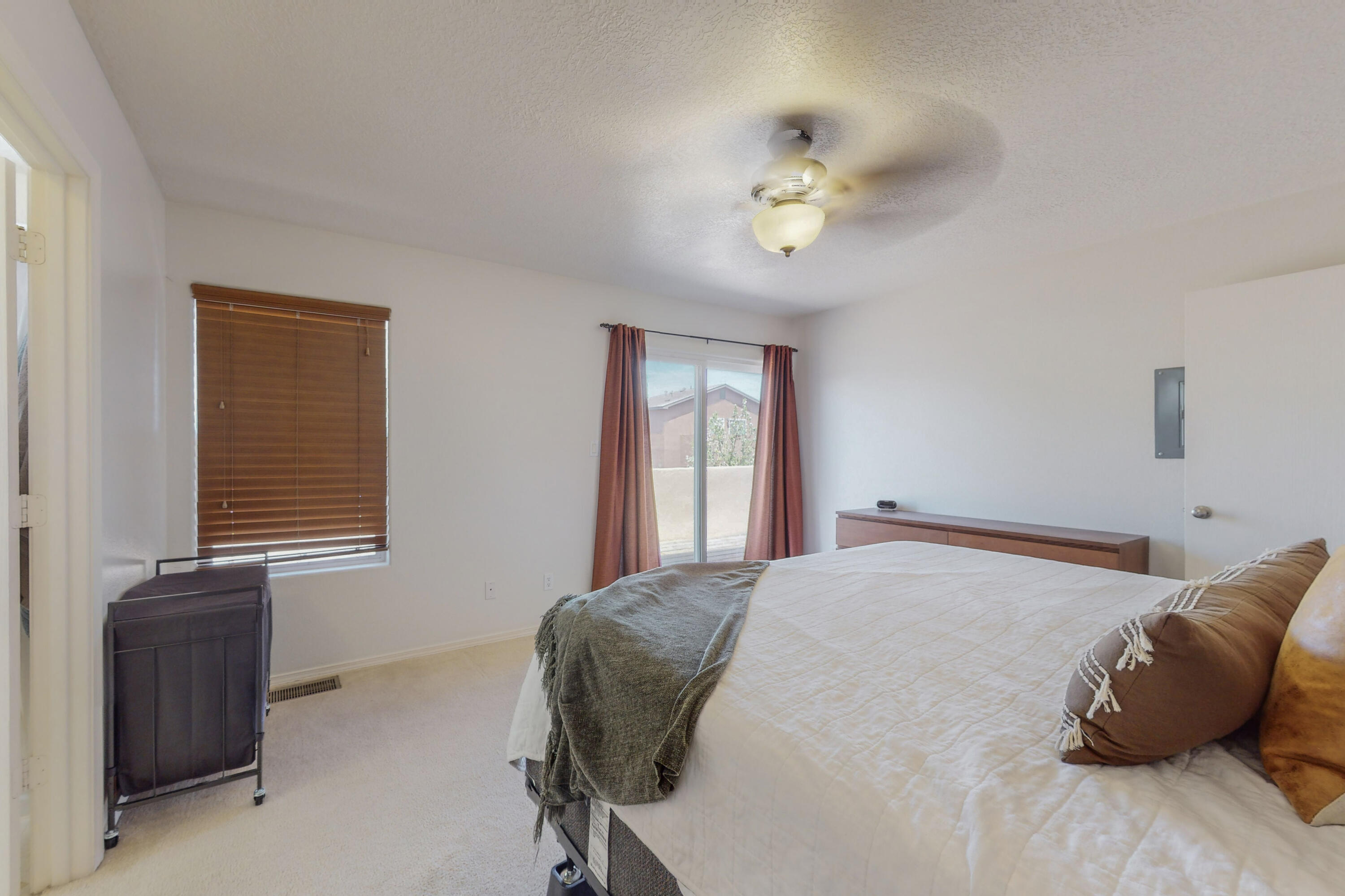 1017 Desert Paintbrush Loop NE