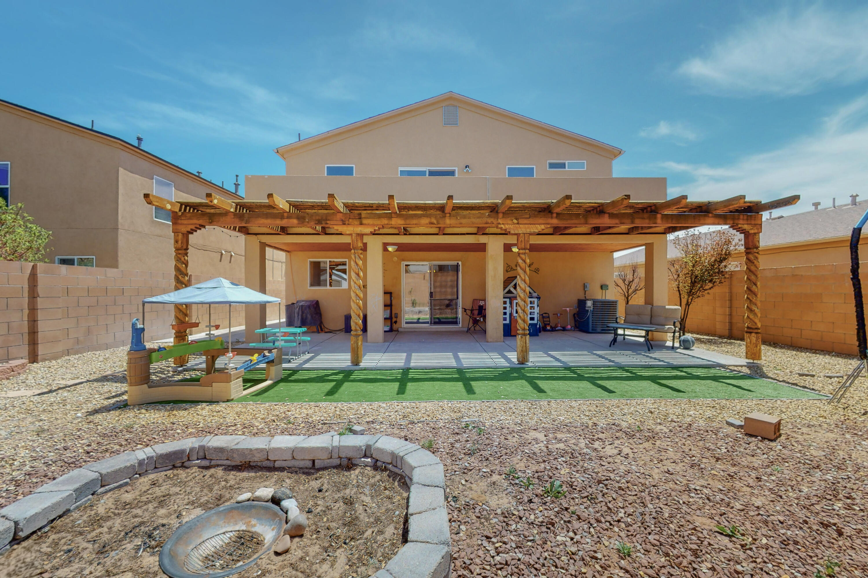 1017 Desert Paintbrush Loop NE