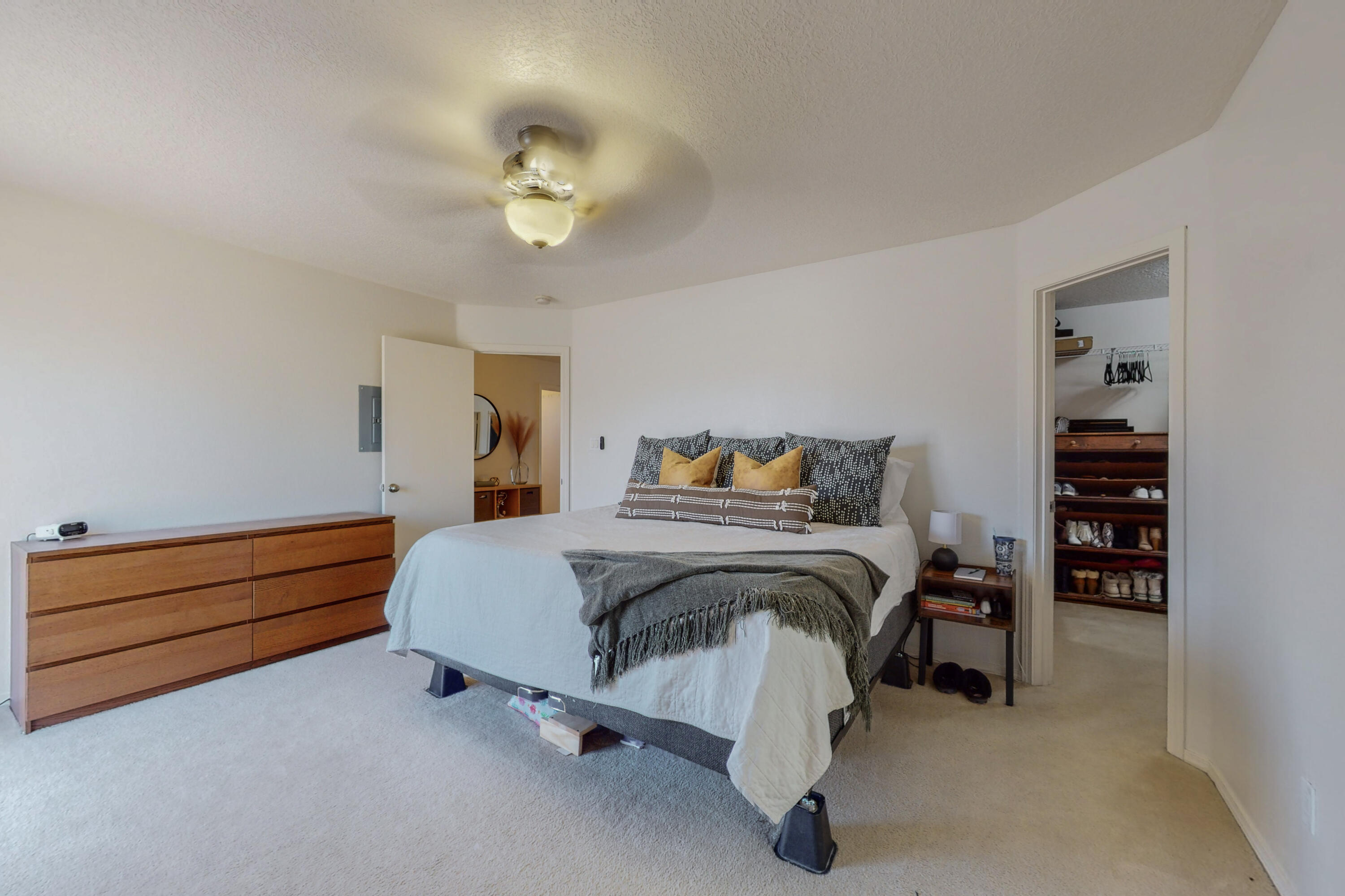 1017 Desert Paintbrush Loop NE