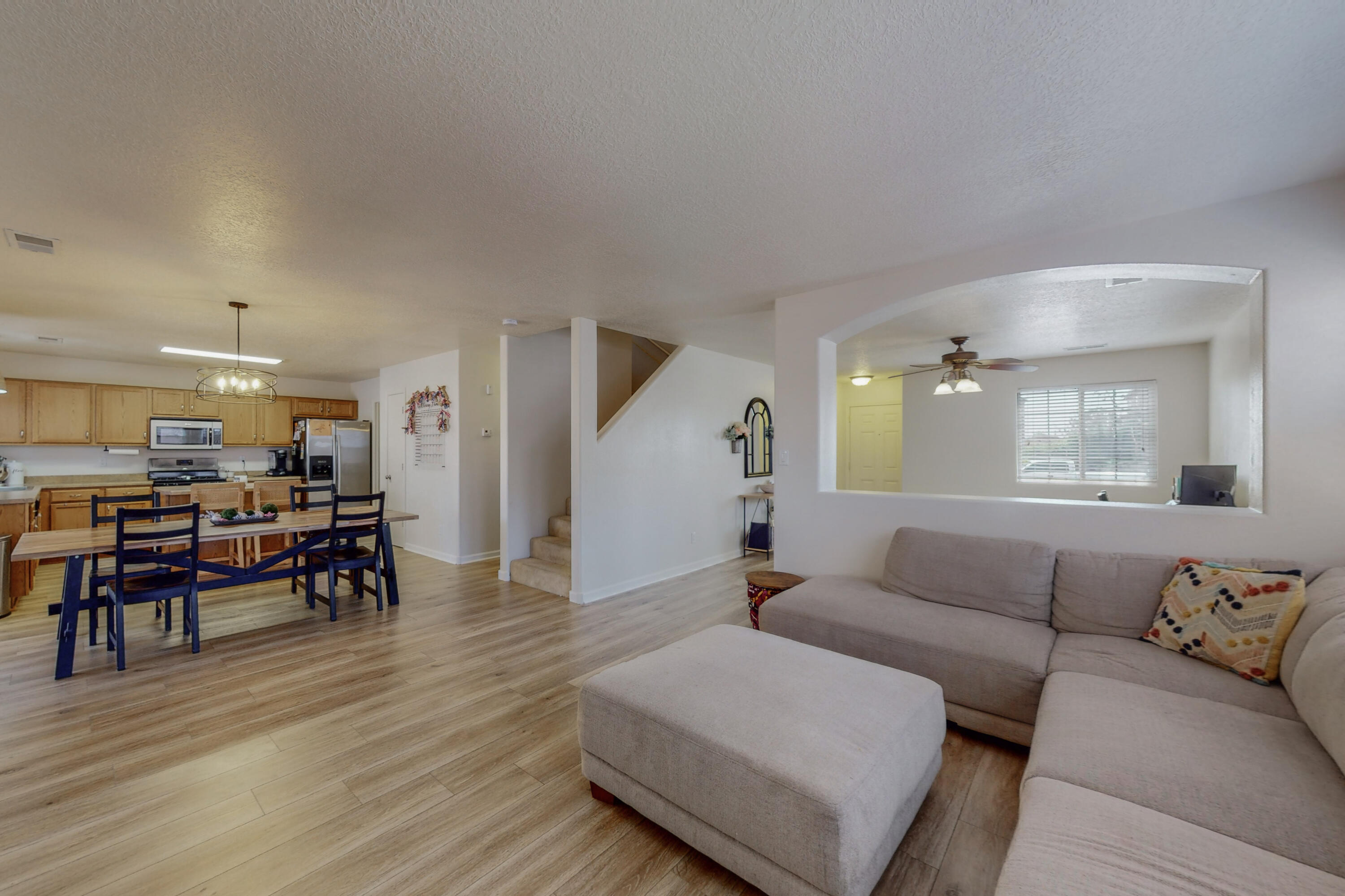 1017 Desert Paintbrush Loop NE