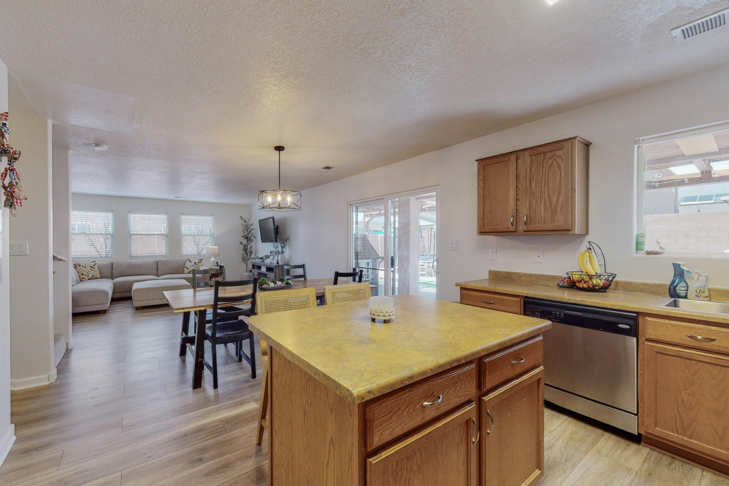 1017 Desert Paintbrush Loop NE