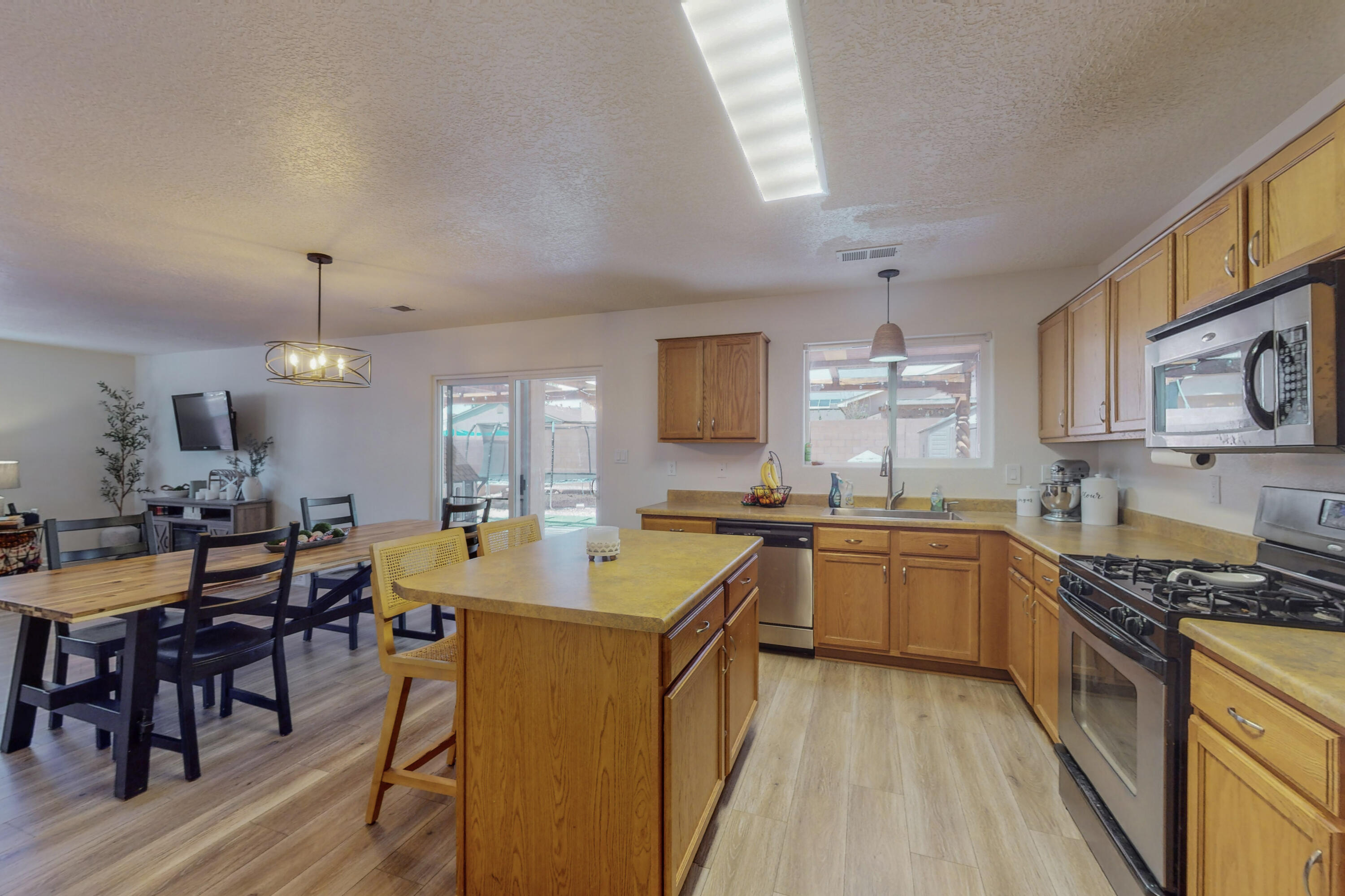 1017 Desert Paintbrush Loop NE