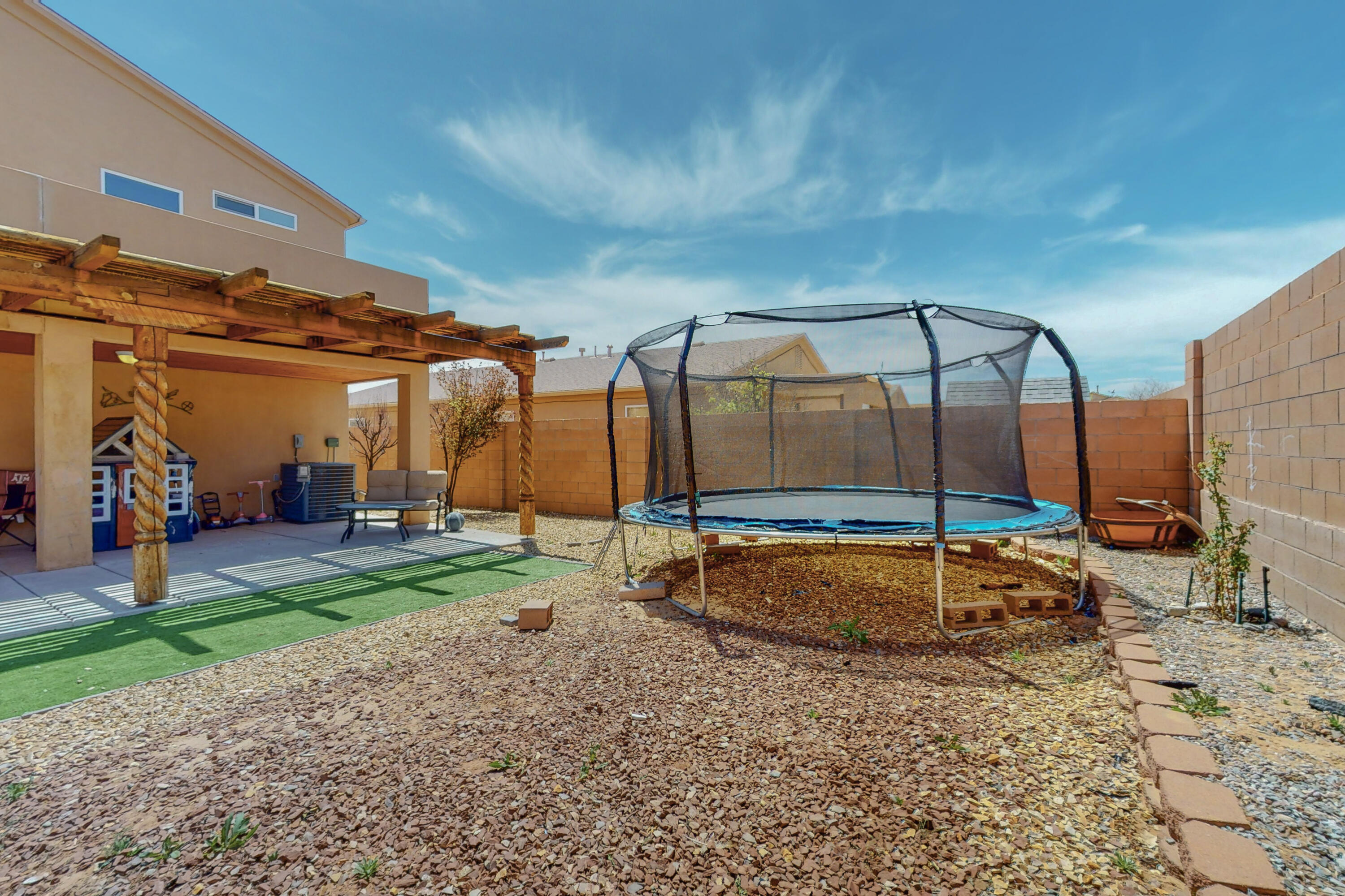 1017 Desert Paintbrush Loop NE