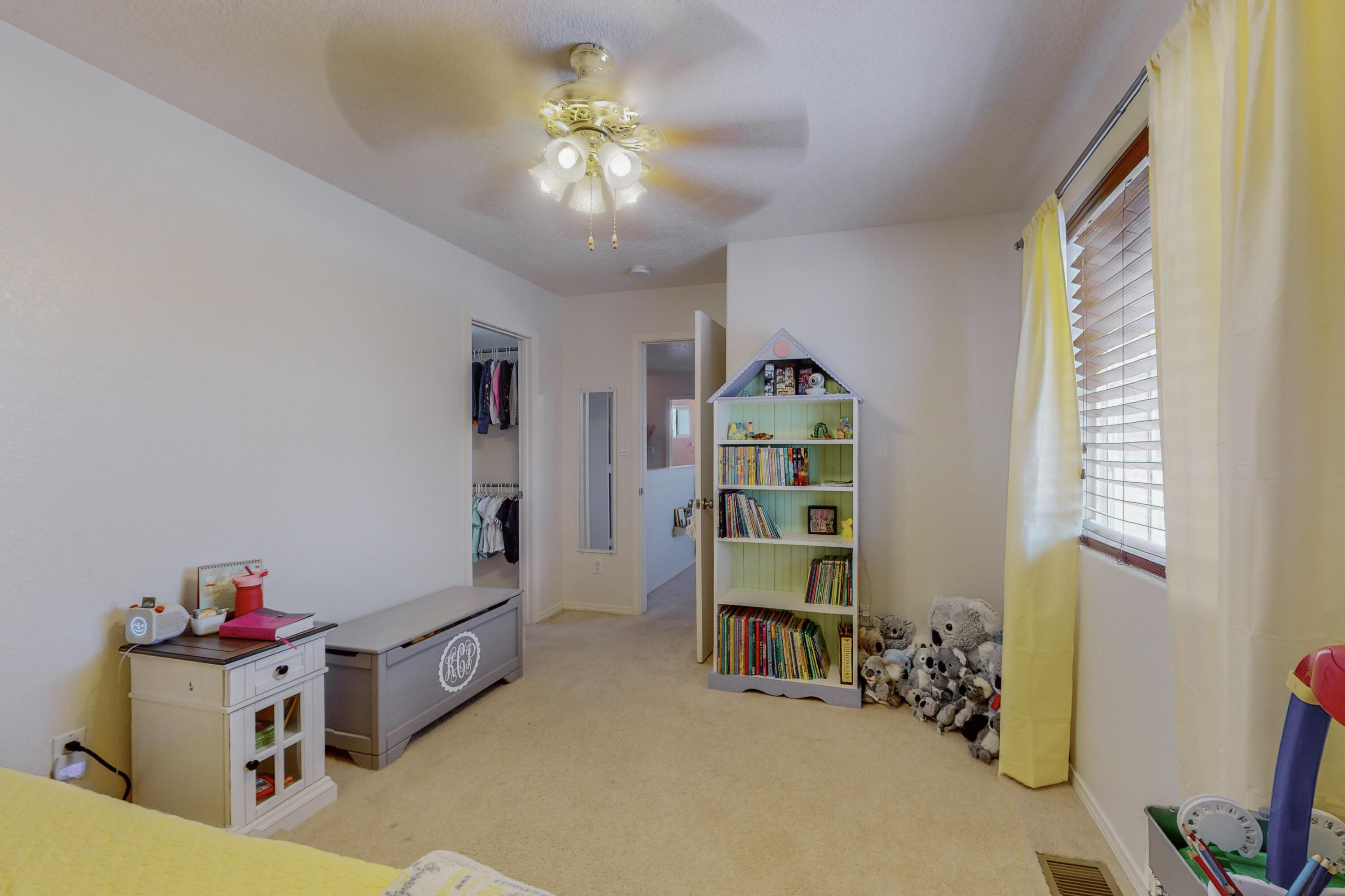 1017 Desert Paintbrush Loop NE
