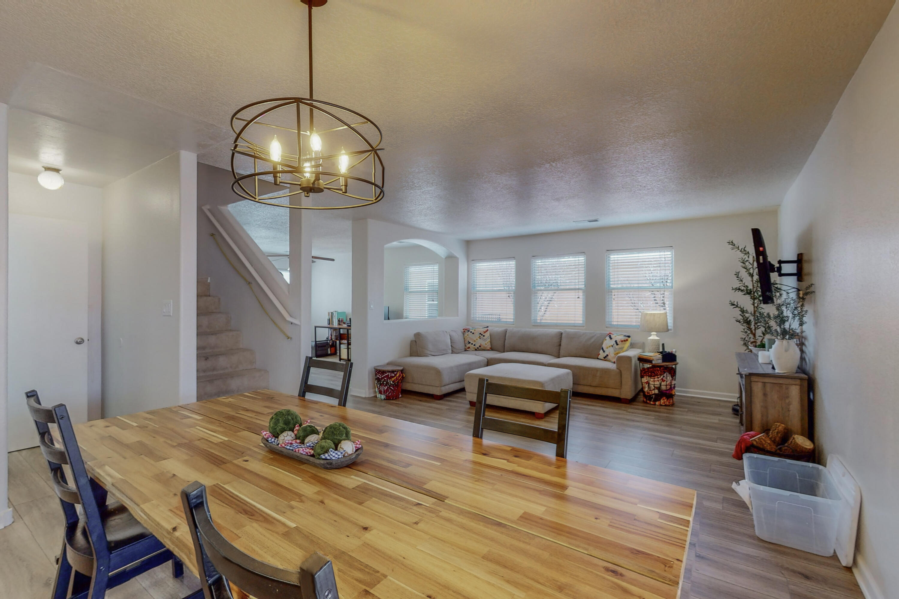 1017 Desert Paintbrush Loop NE