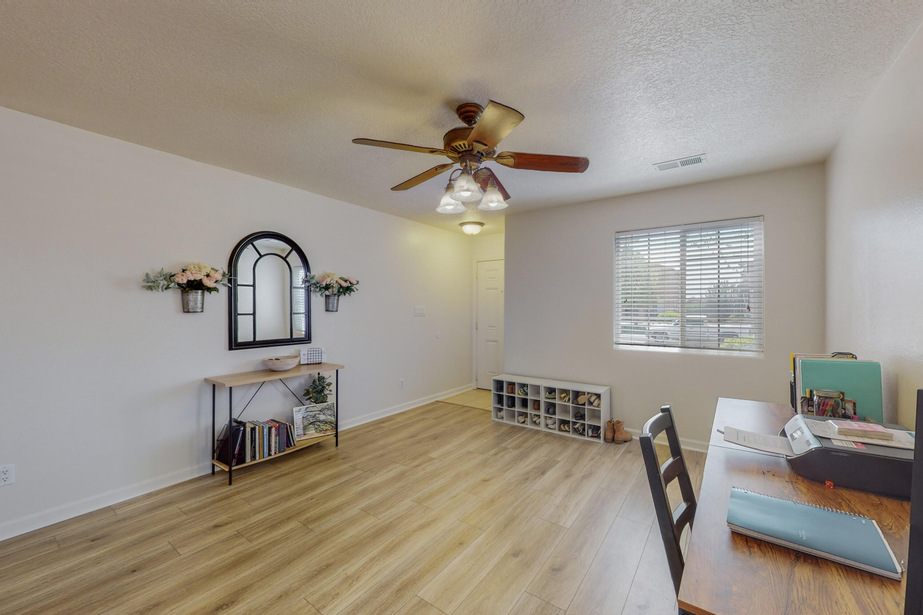 1017 Desert Paintbrush Loop NE