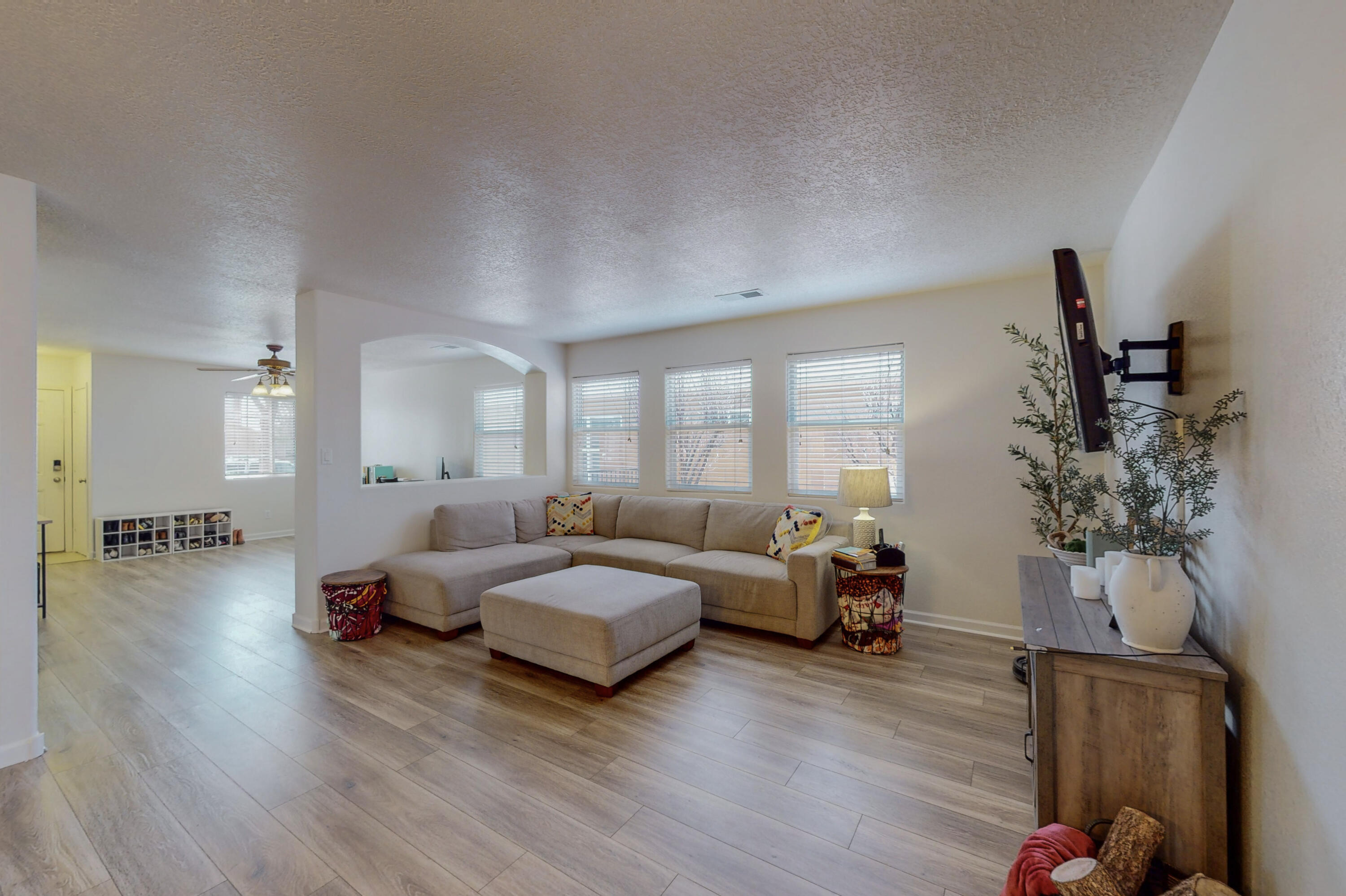 1017 Desert Paintbrush Loop NE