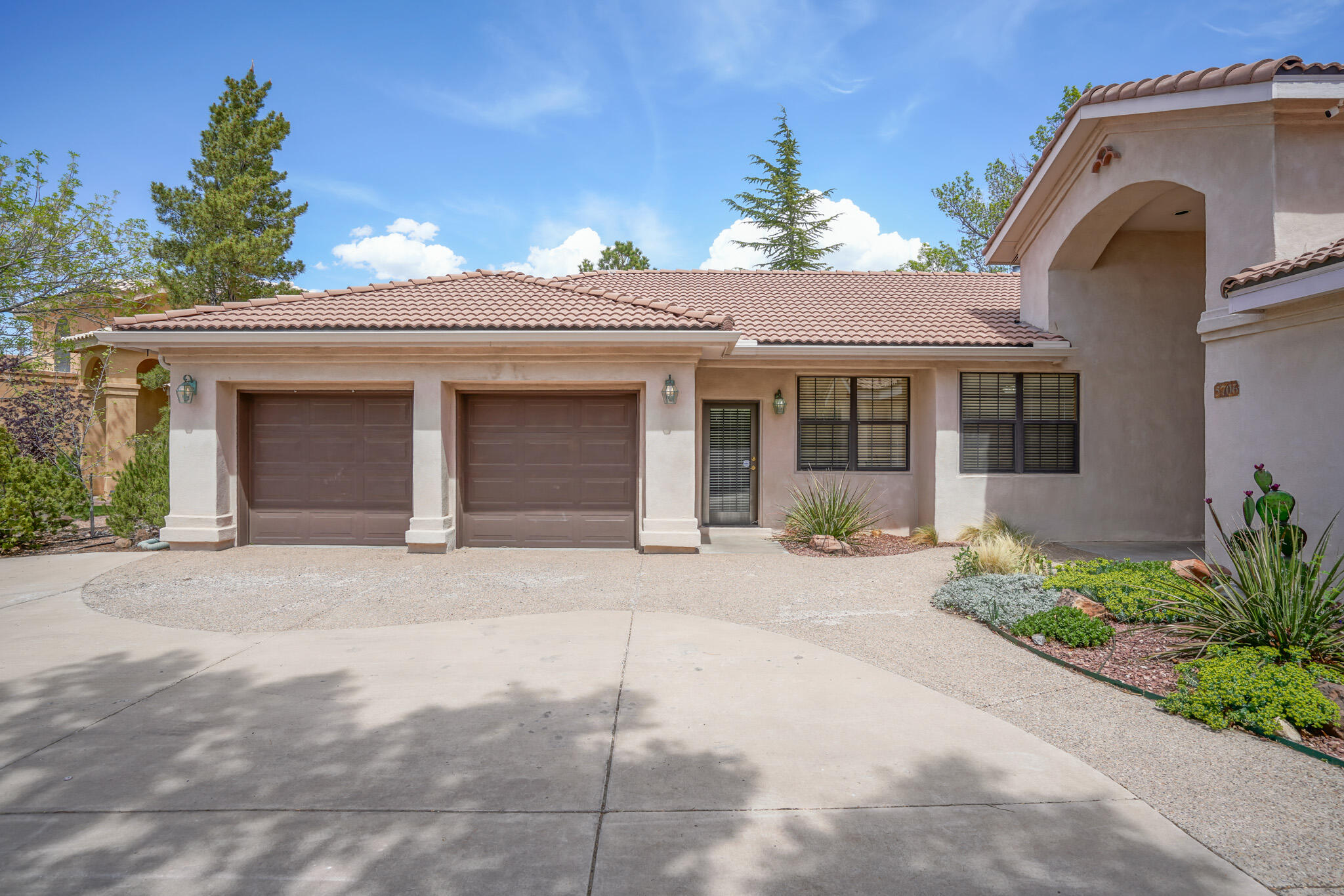 5706 Mimosa Court NE