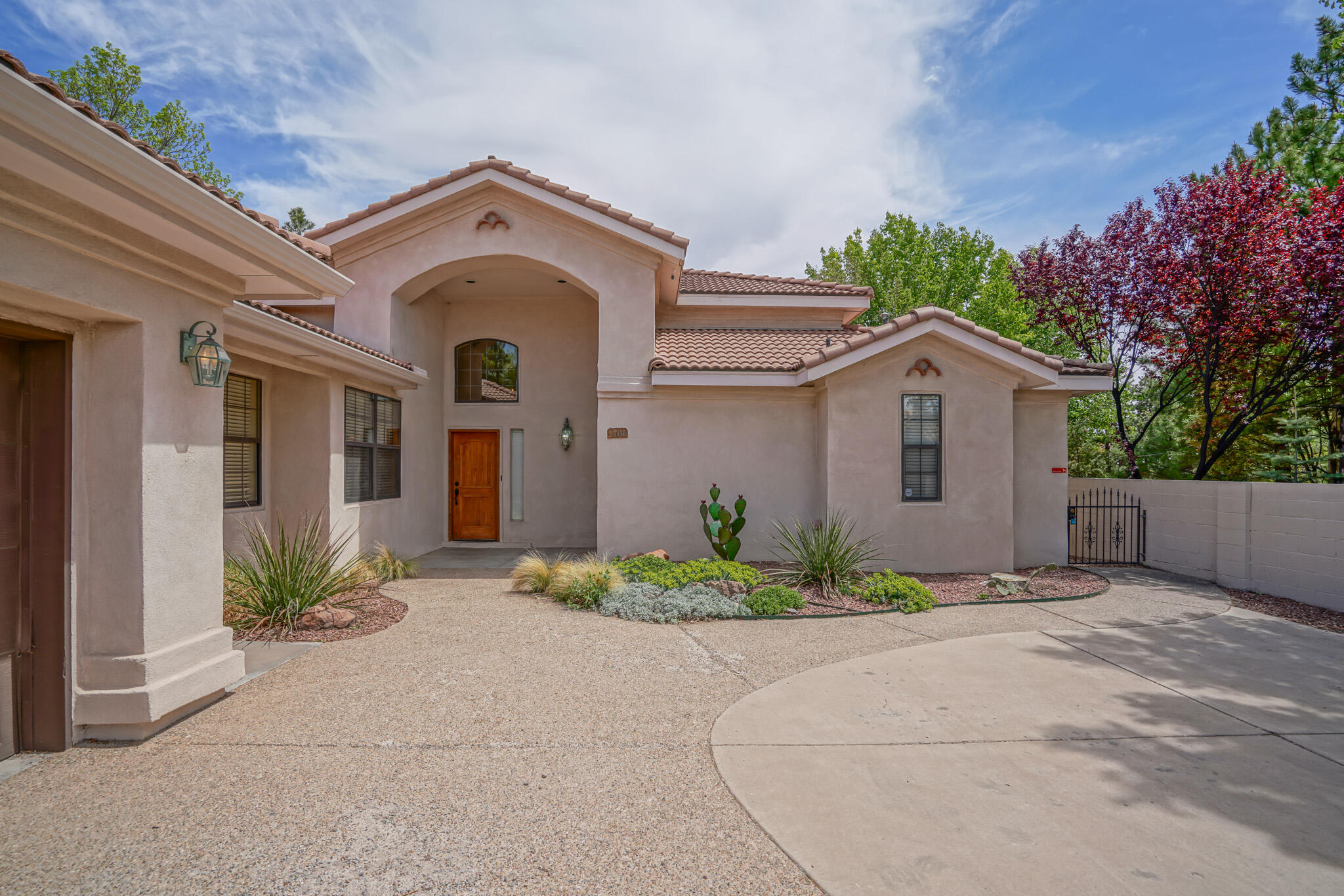 5706 Mimosa Court NE