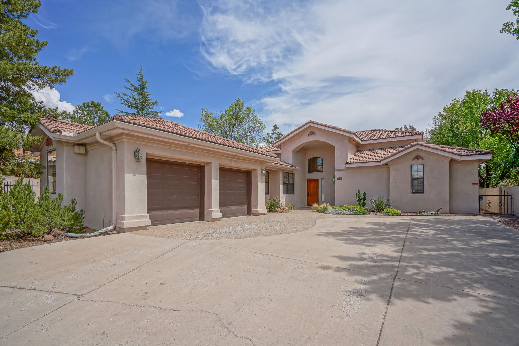5706 Mimosa Court NE
