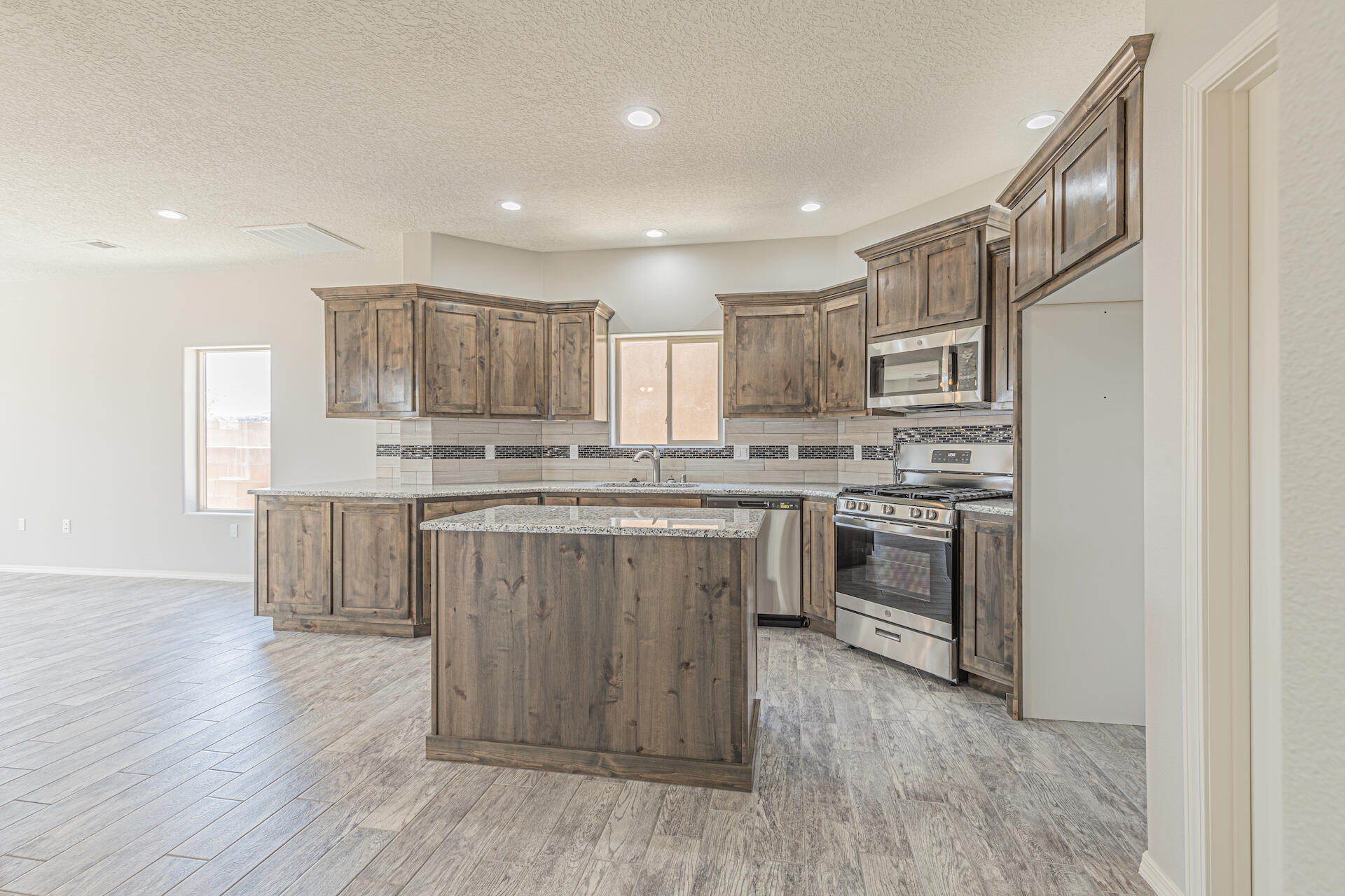 960 Firewheel Loop SW