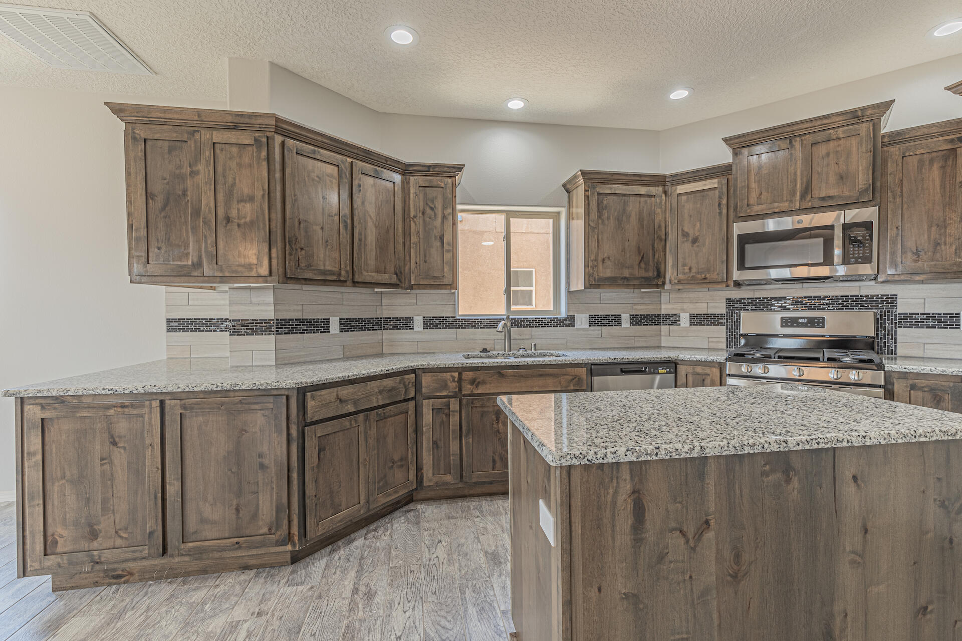 960 Firewheel Loop SW