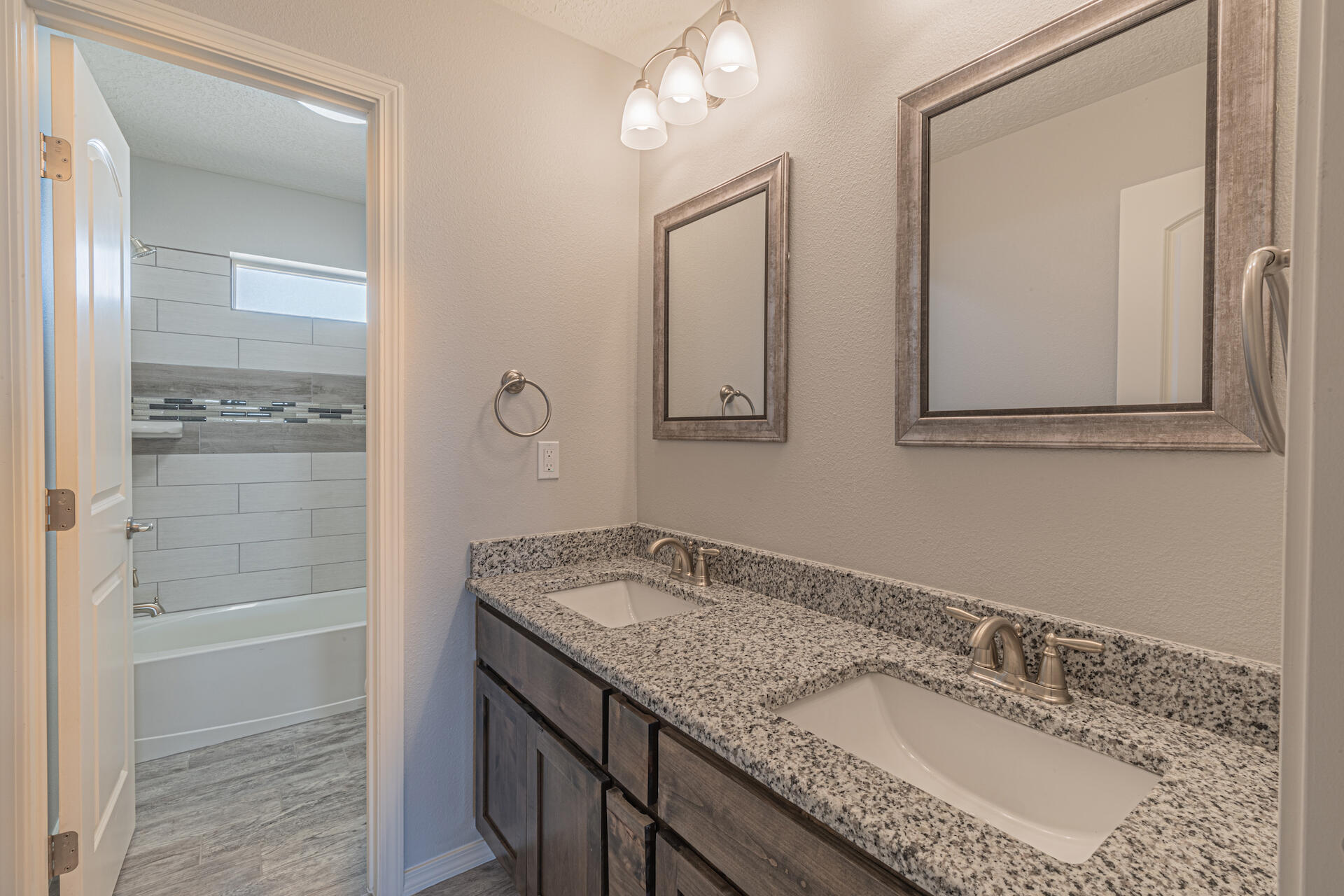 960 Firewheel Loop SW