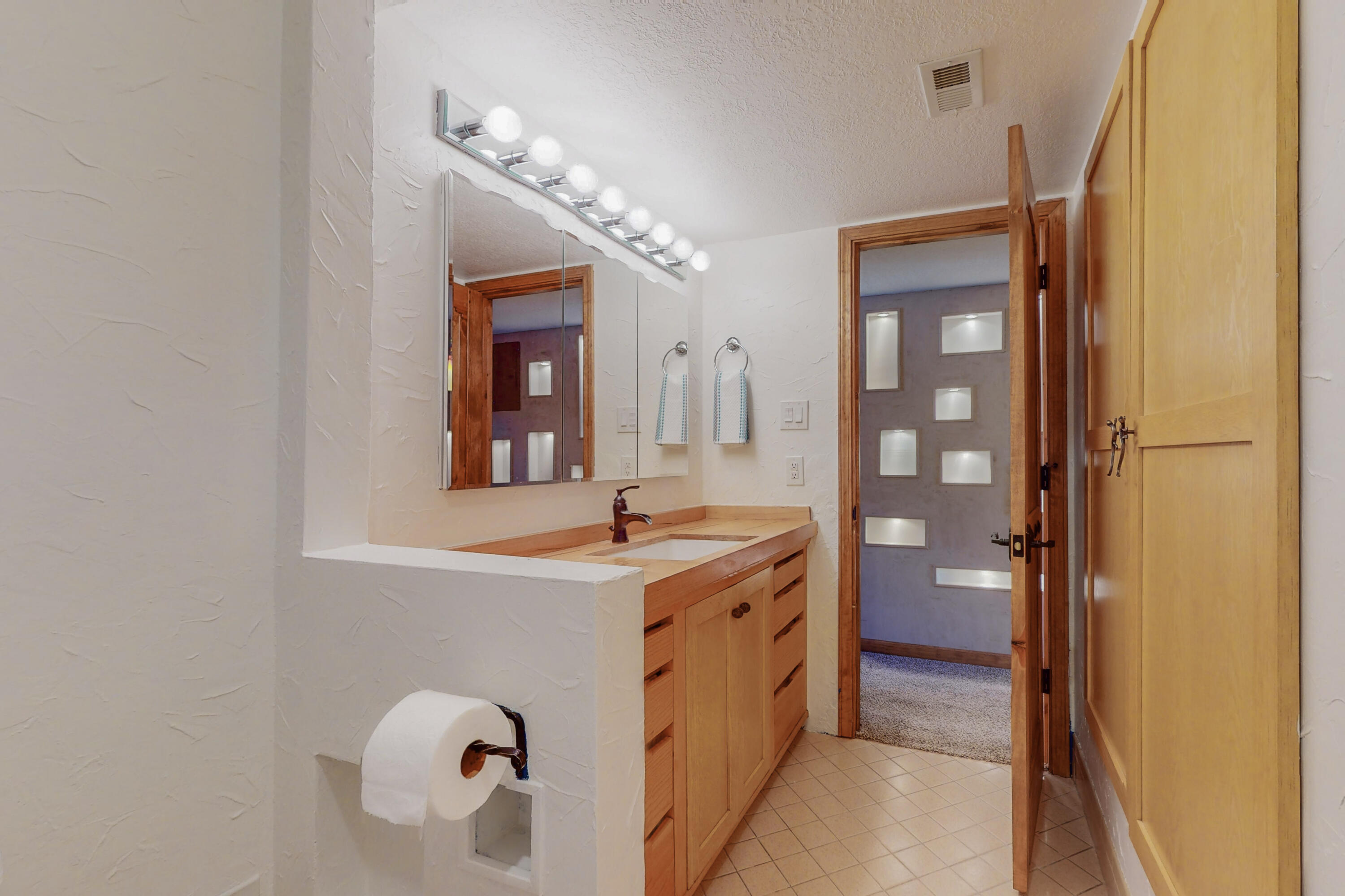 913 Country Club Drive SE Unit: E