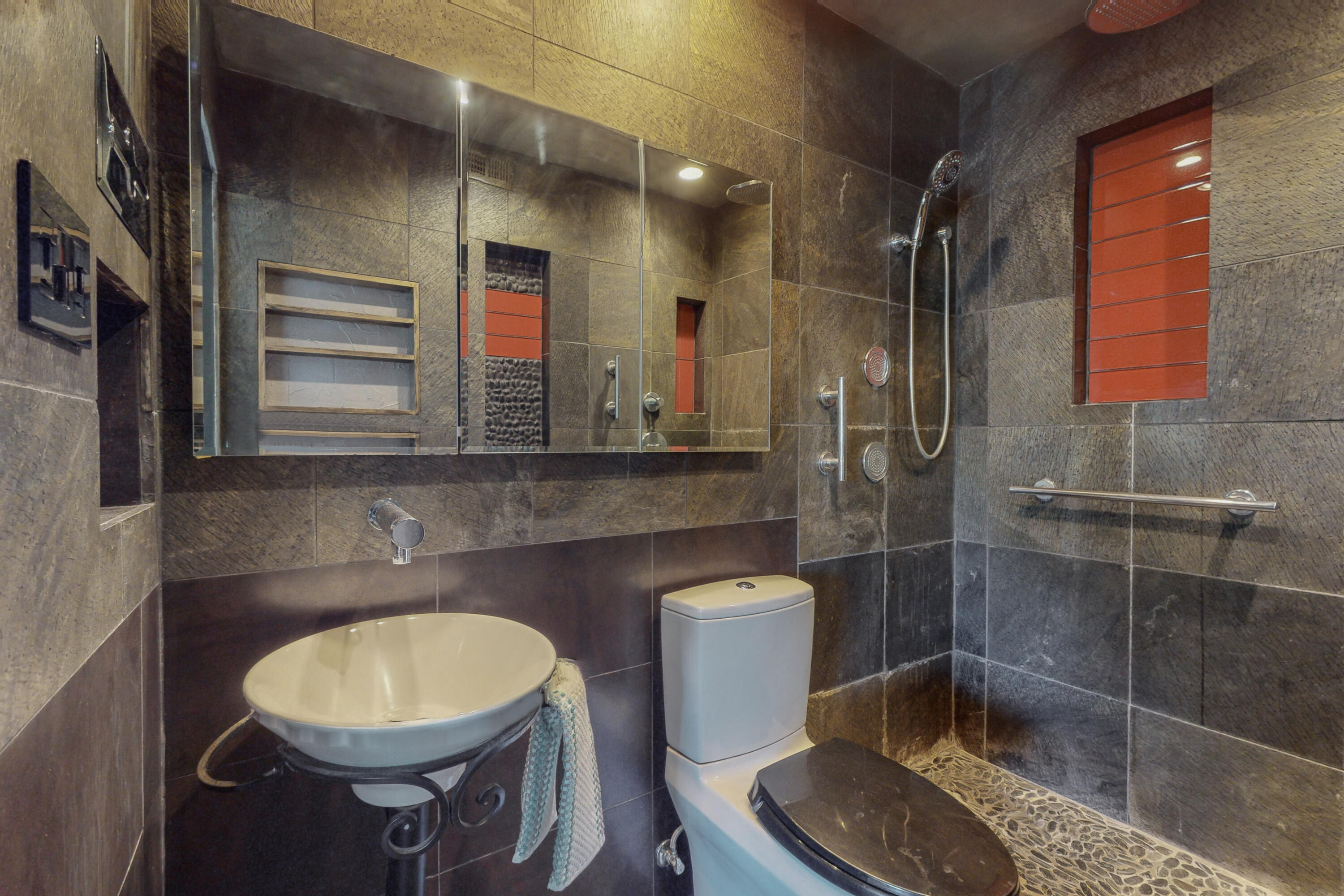 913 Country Club Drive SE Unit: E