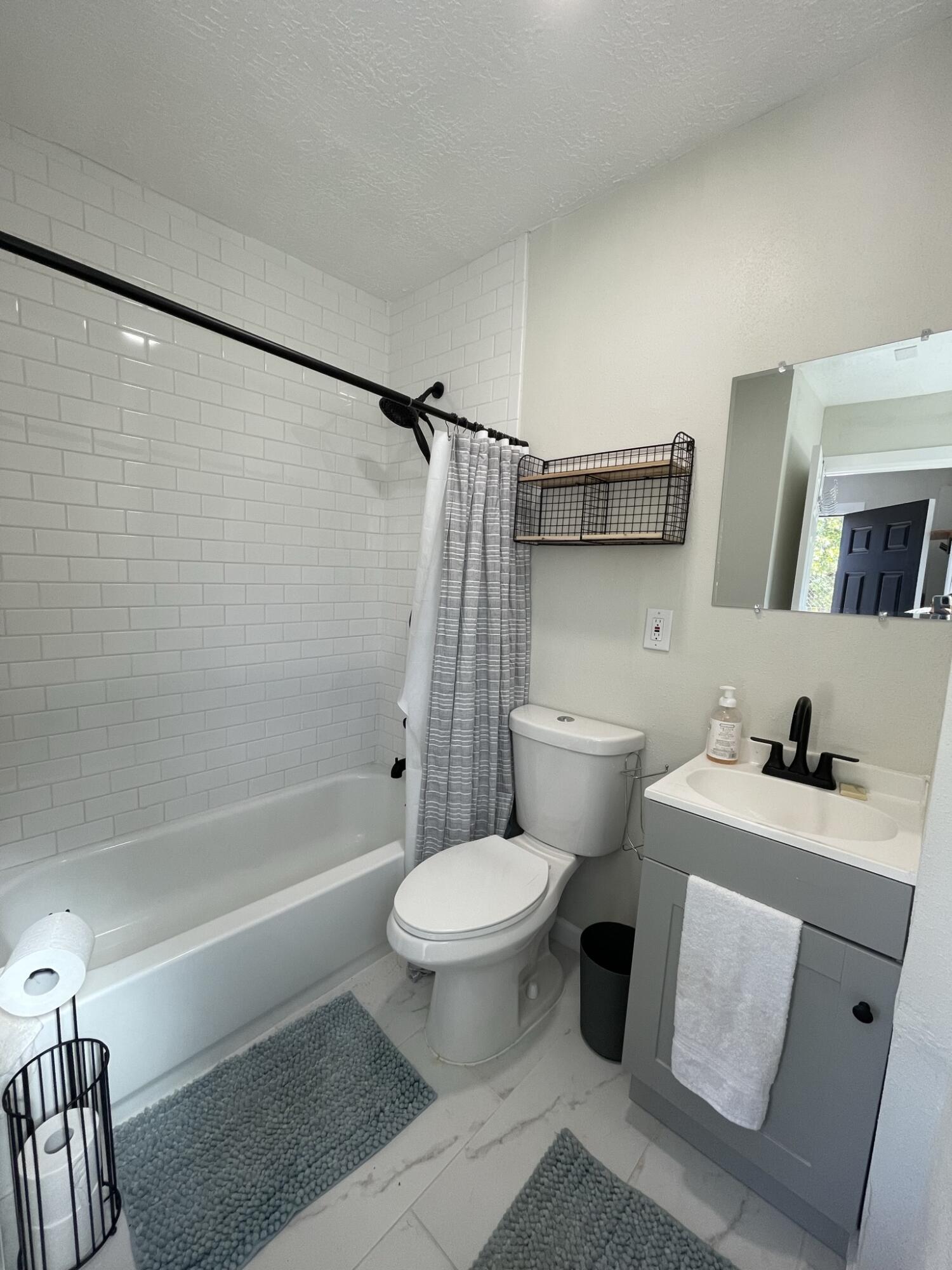1019 Cerro Vista Road SW
