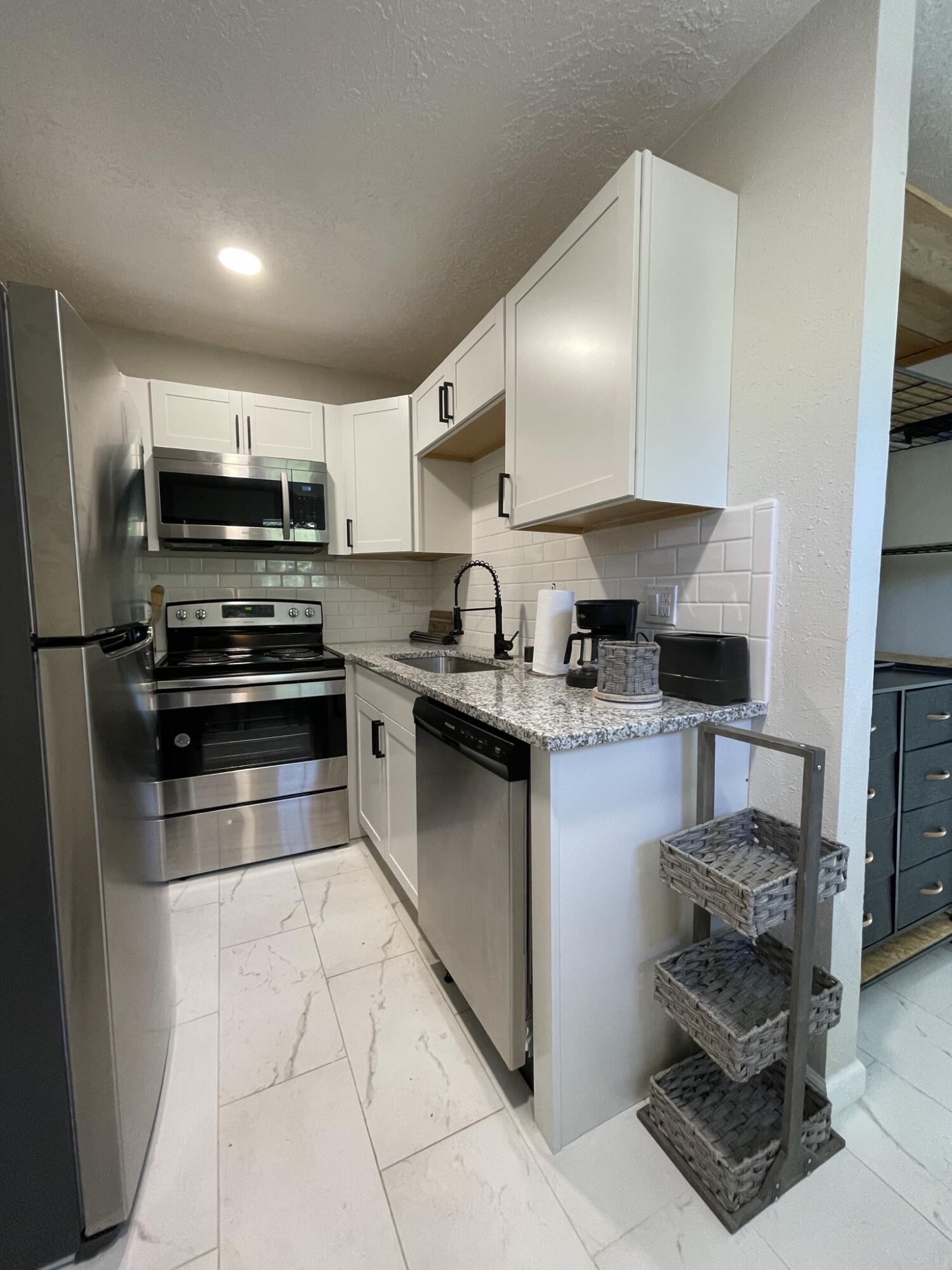 1019 Cerro Vista Road SW
