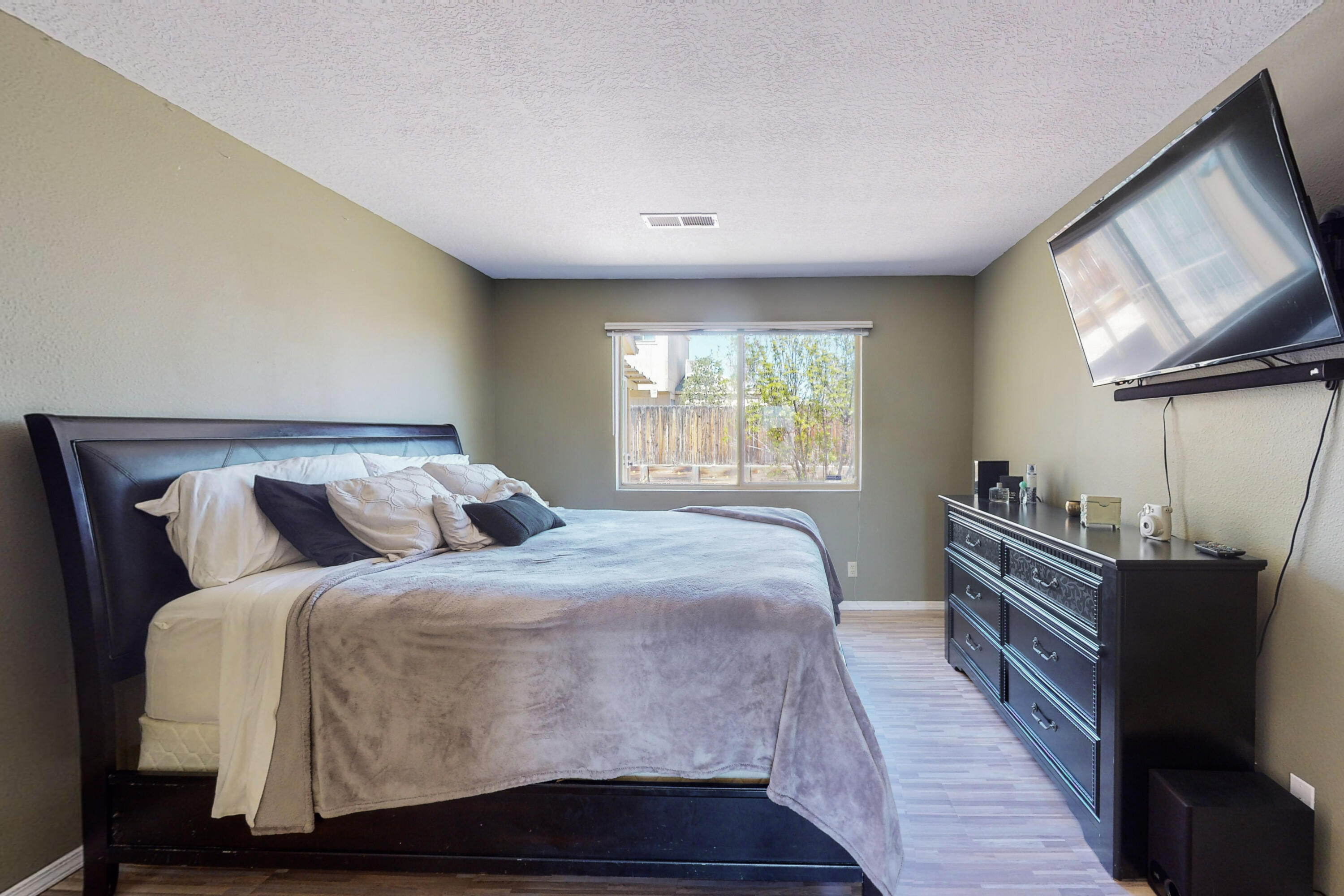 1379 Fireweed Drive NE