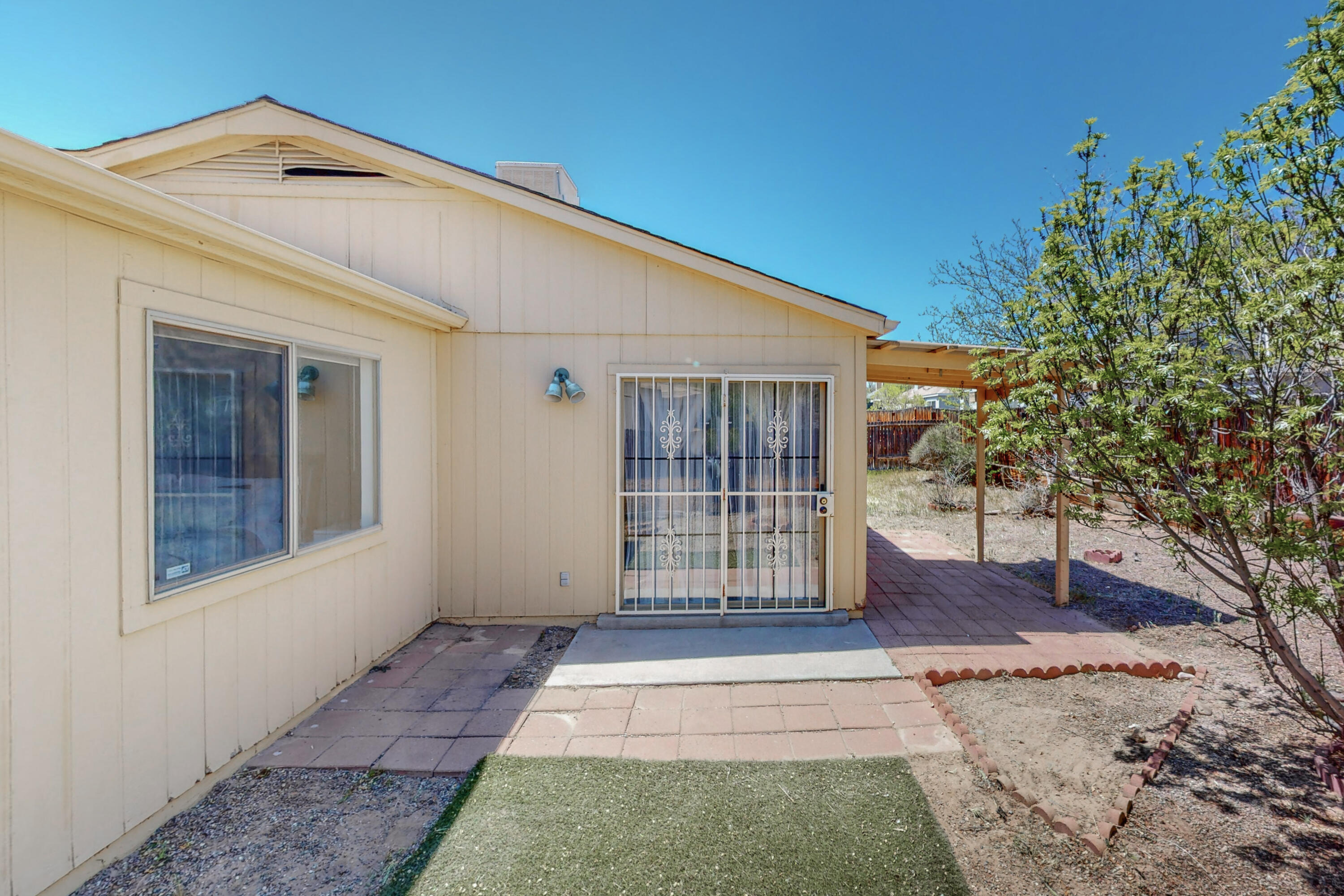1379 Fireweed Drive NE