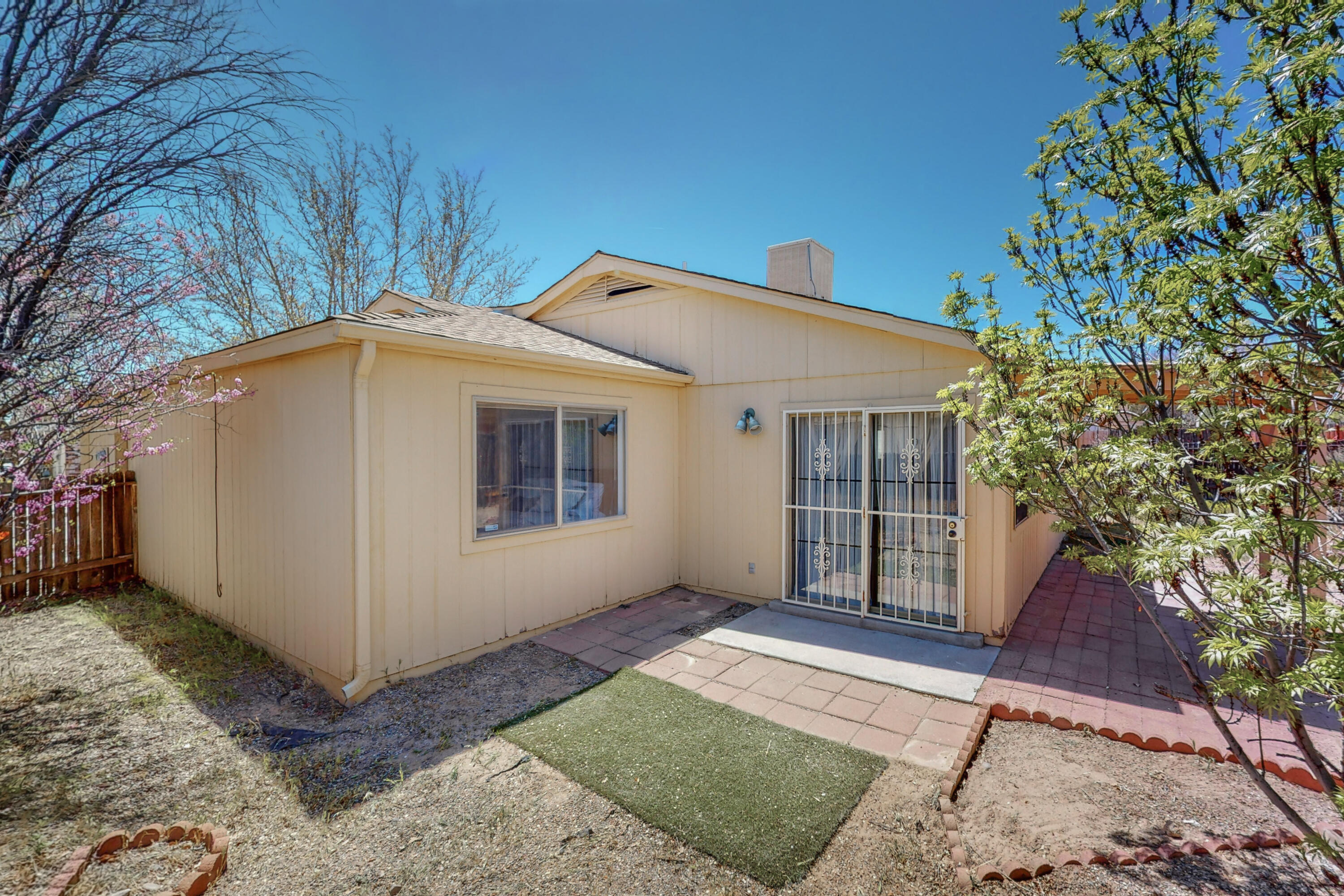 1379 Fireweed Drive NE