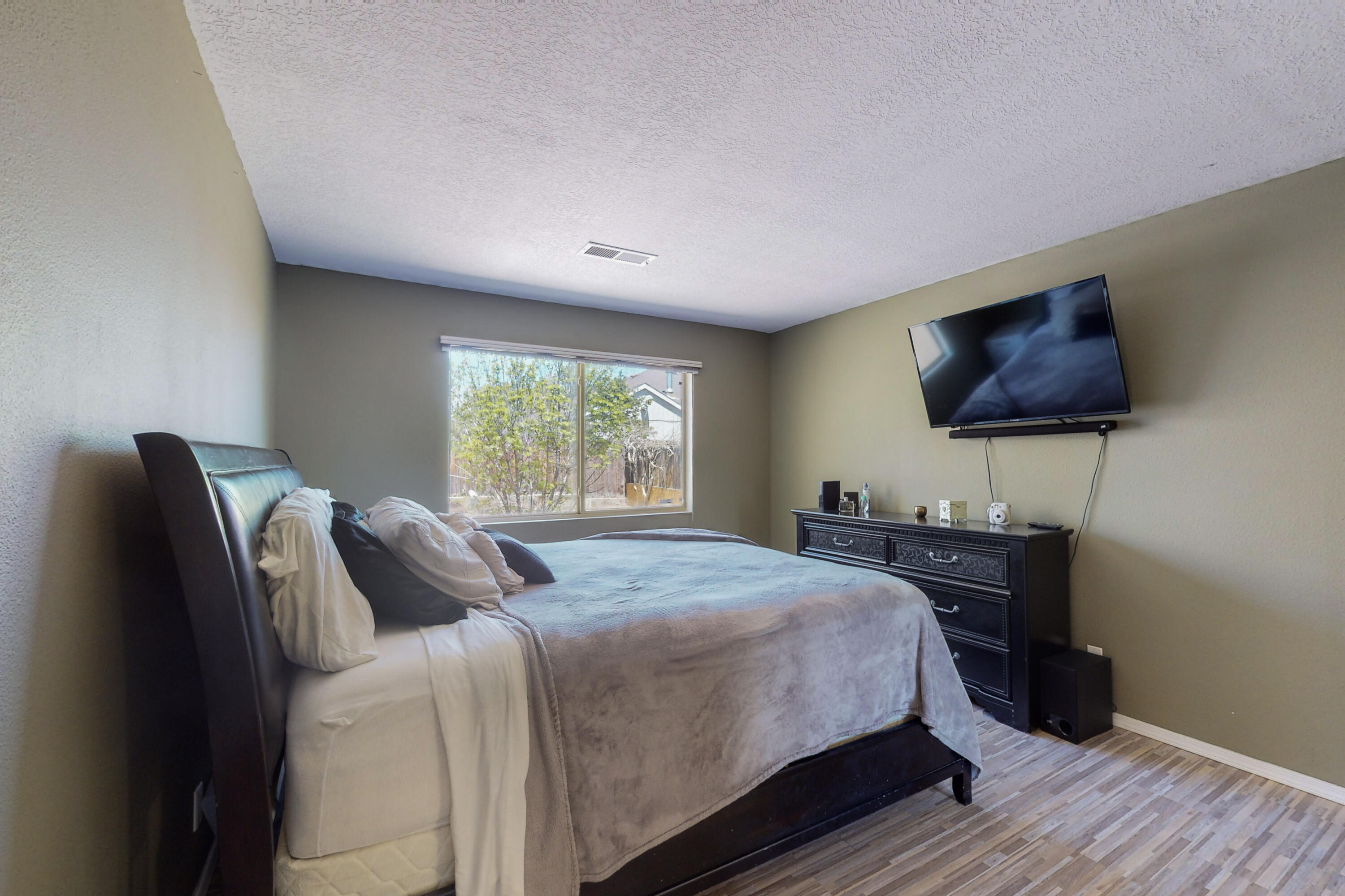 1379 Fireweed Drive NE
