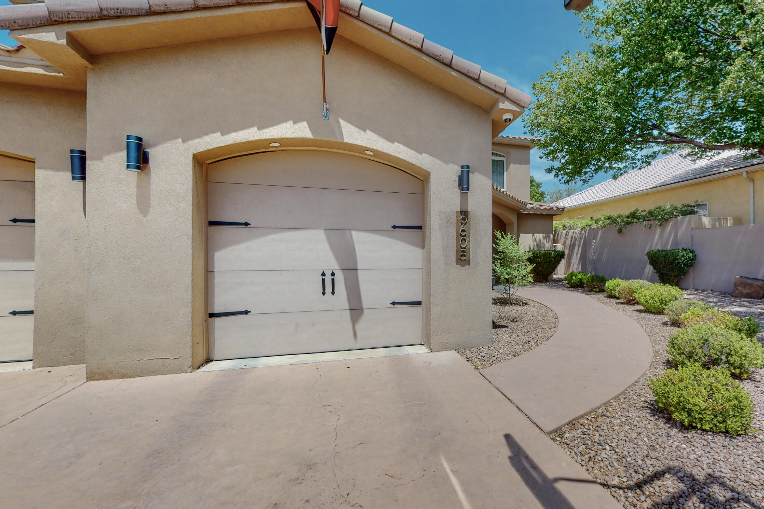 6605 Suerte Place NE