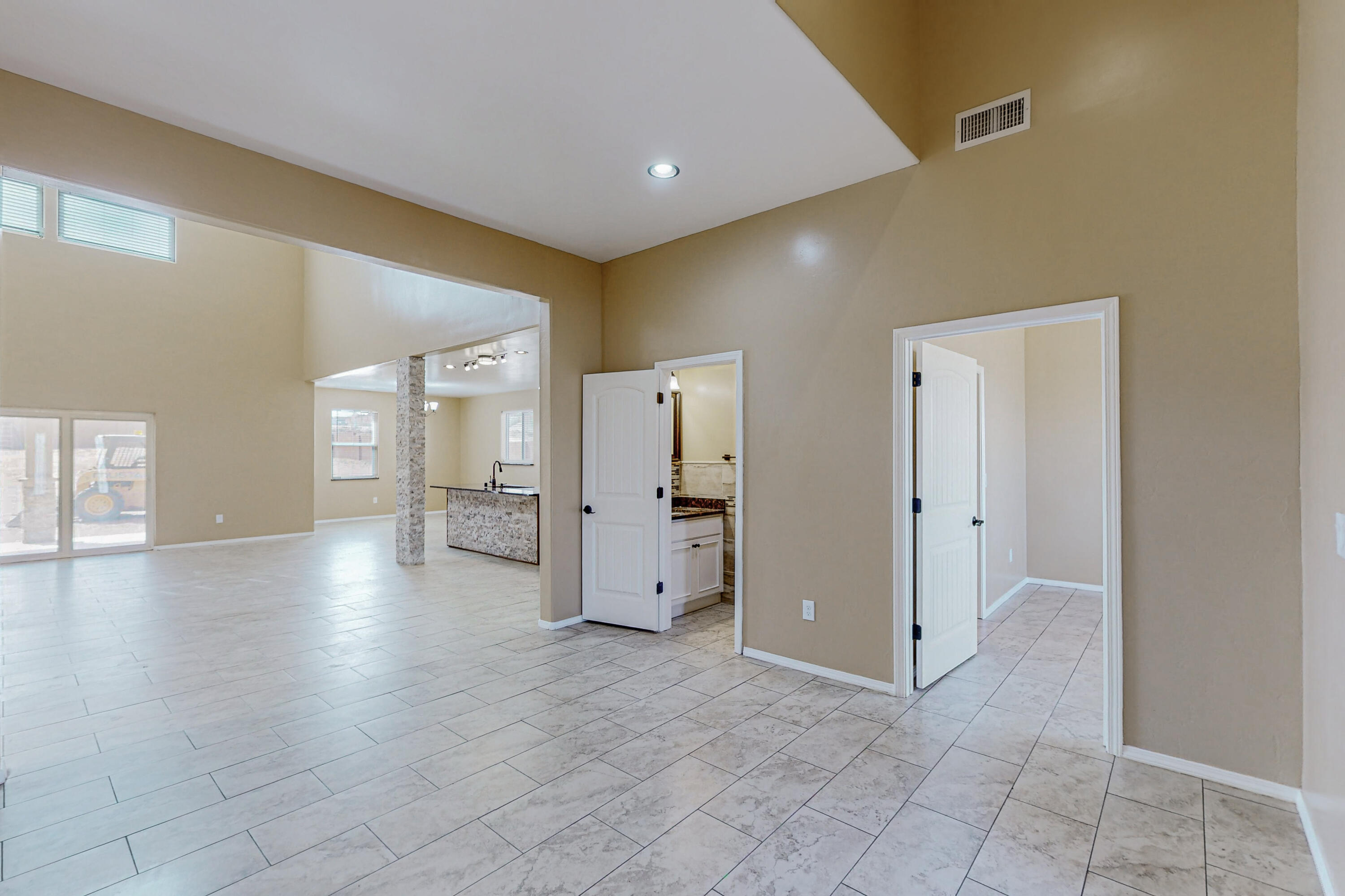 2913 Aurora Road NE